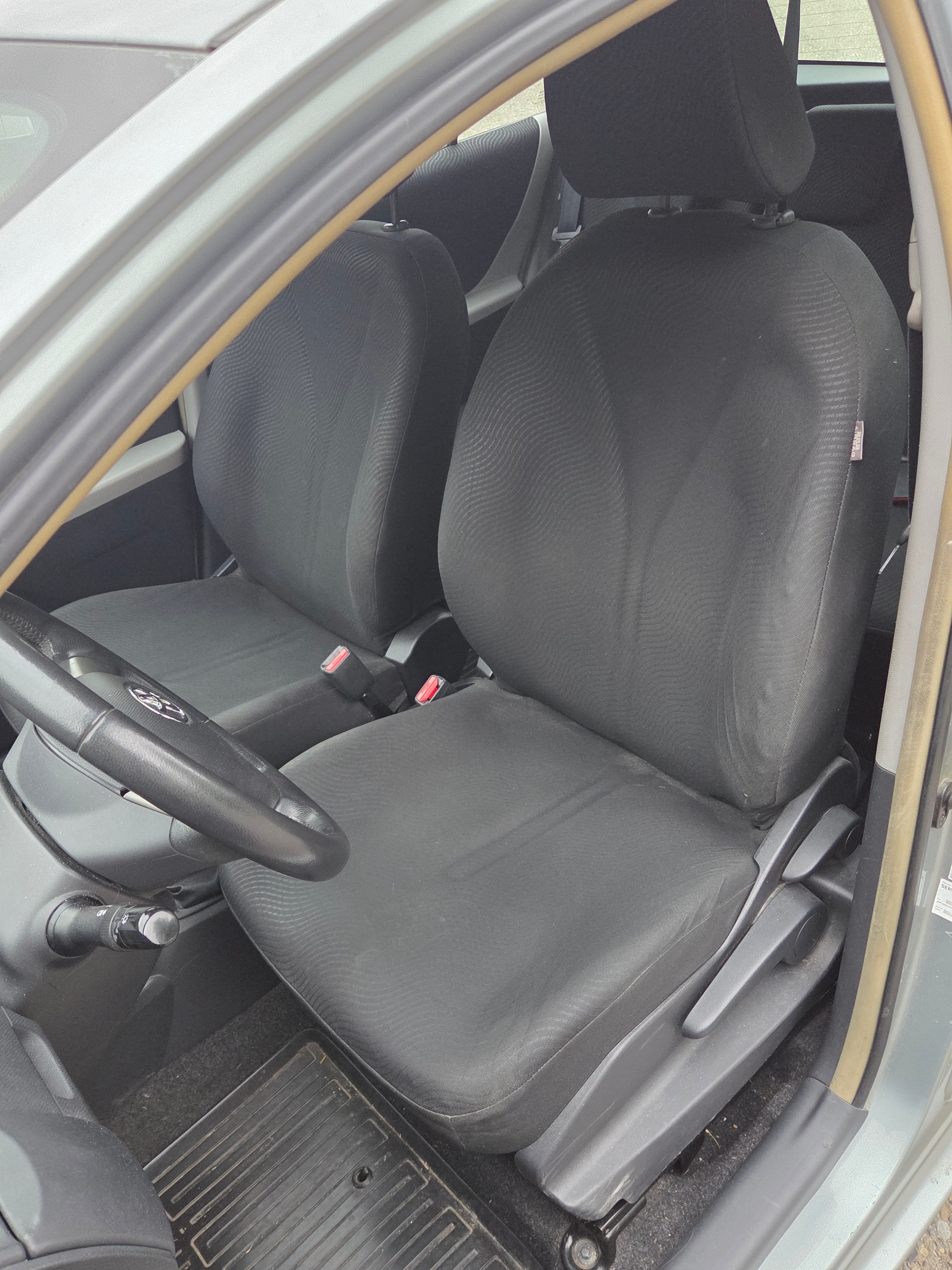 TOYOTA Yaris 1.33 Linea Luna-image-13