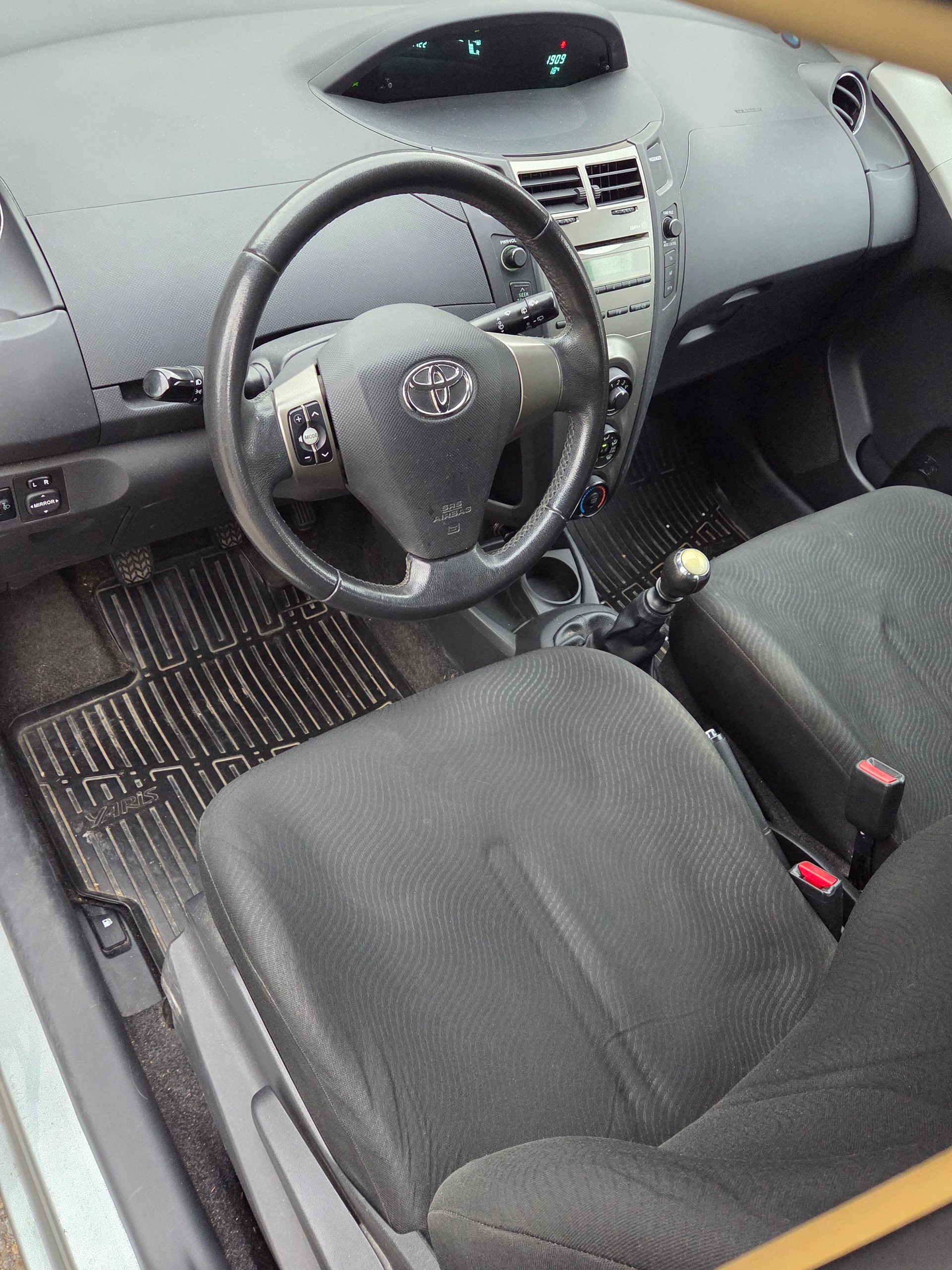 TOYOTA Yaris 1.33 Linea Luna-image-12