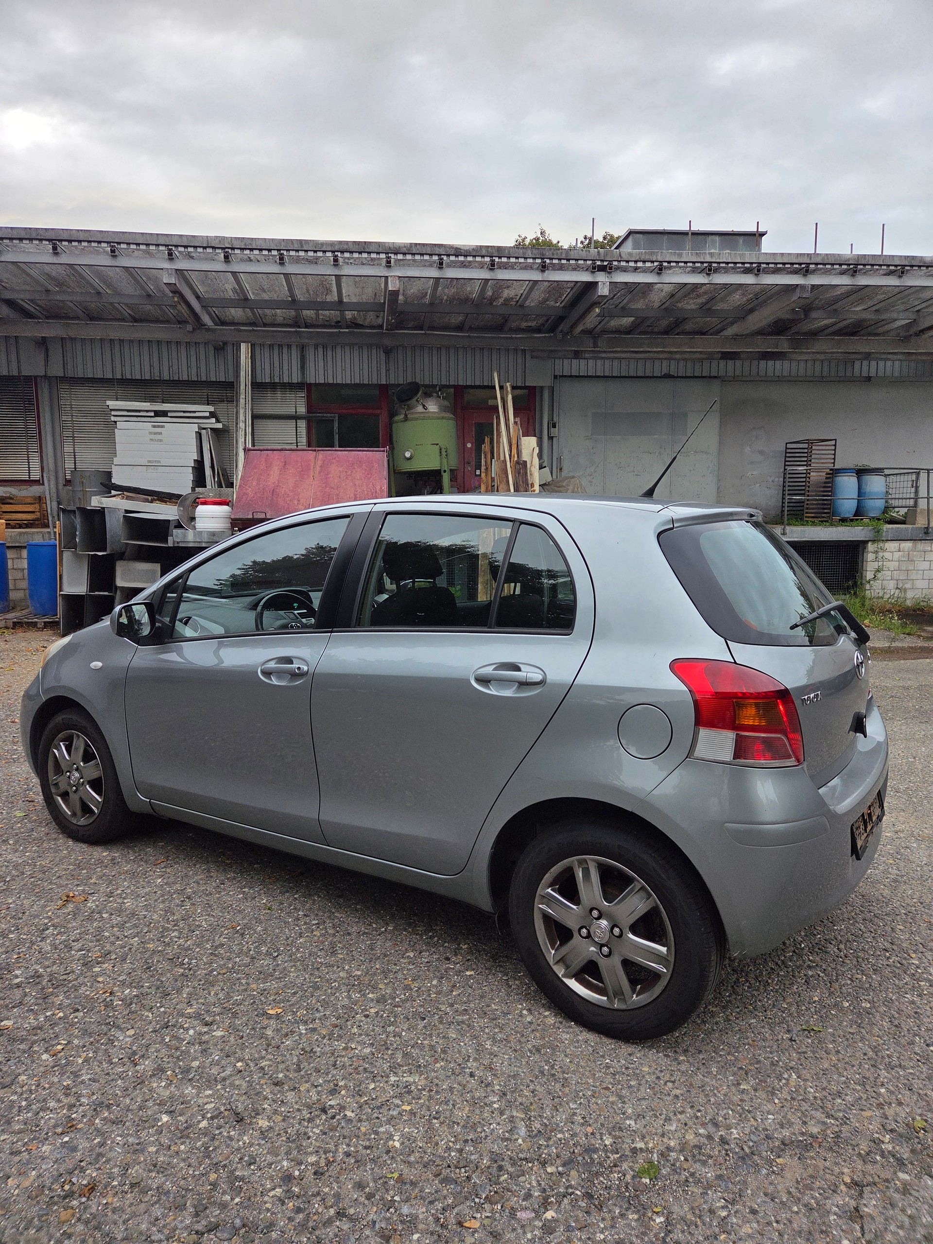 TOYOTA Yaris 1.33 Linea Luna-image-2