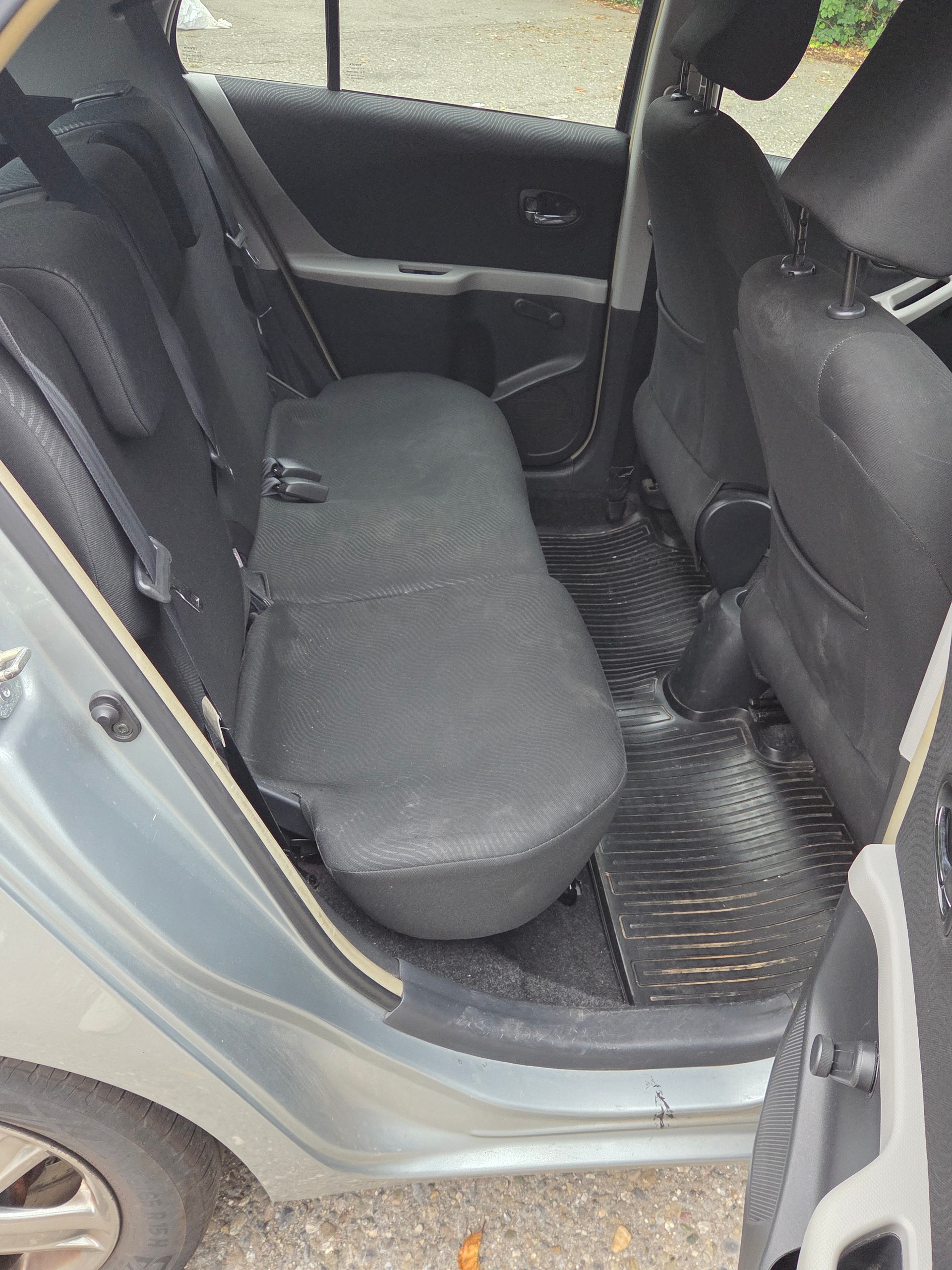 TOYOTA Yaris 1.33 Linea Luna-image-7