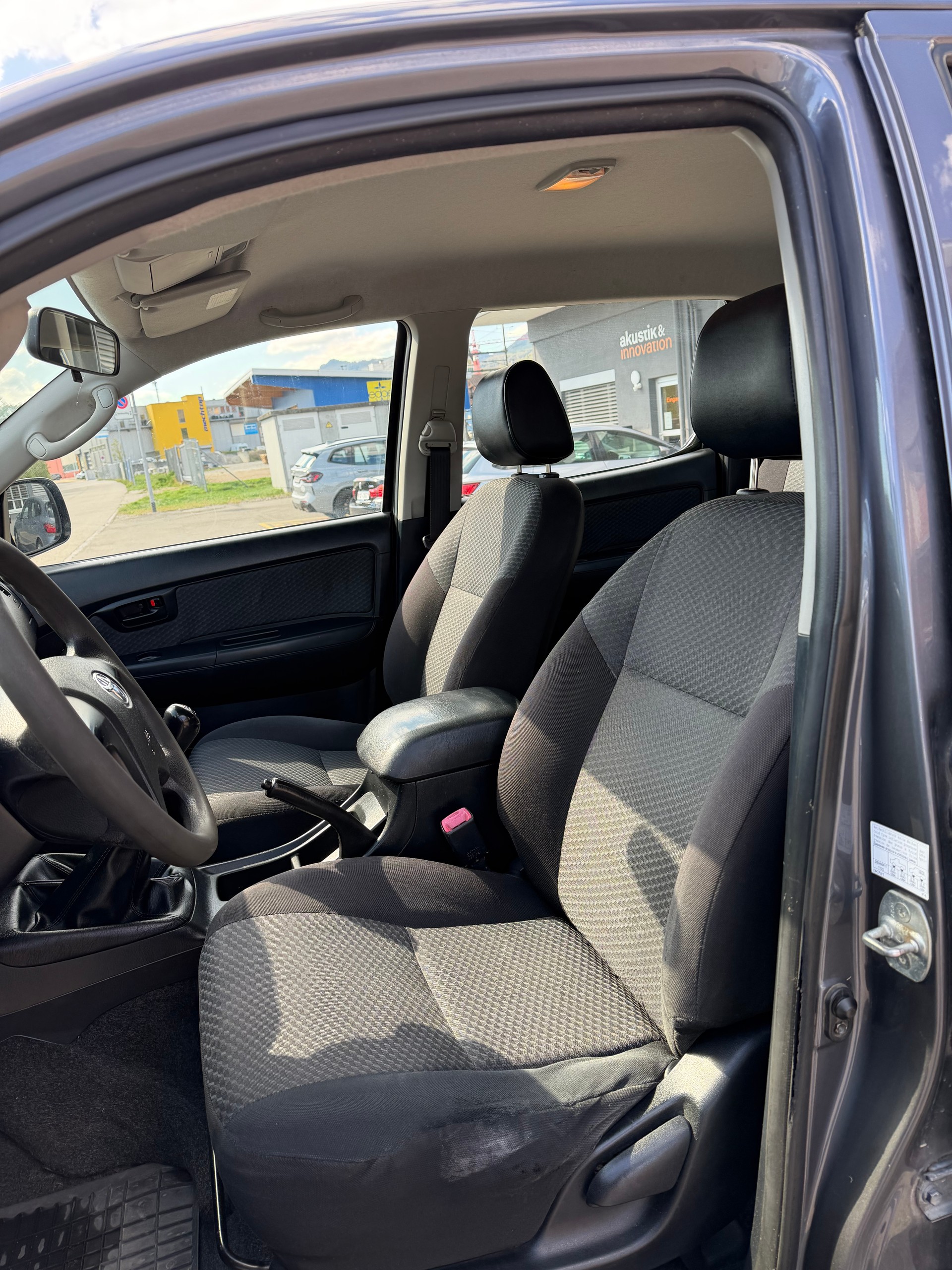 TOYOTA Hilux 2.5D 4WD Double Cab Luna-image-11
