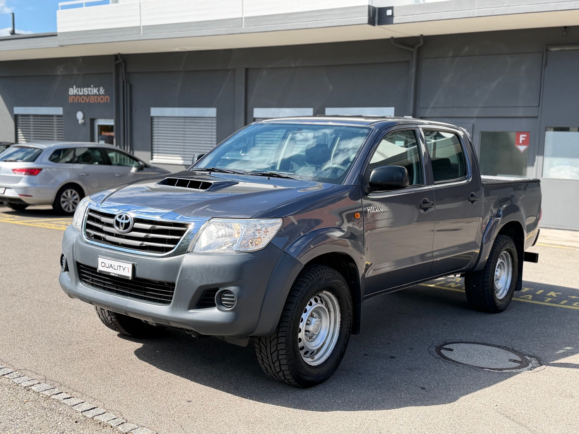 TOYOTA Hilux 2.5D 4WD Double Cab Luna-image-0