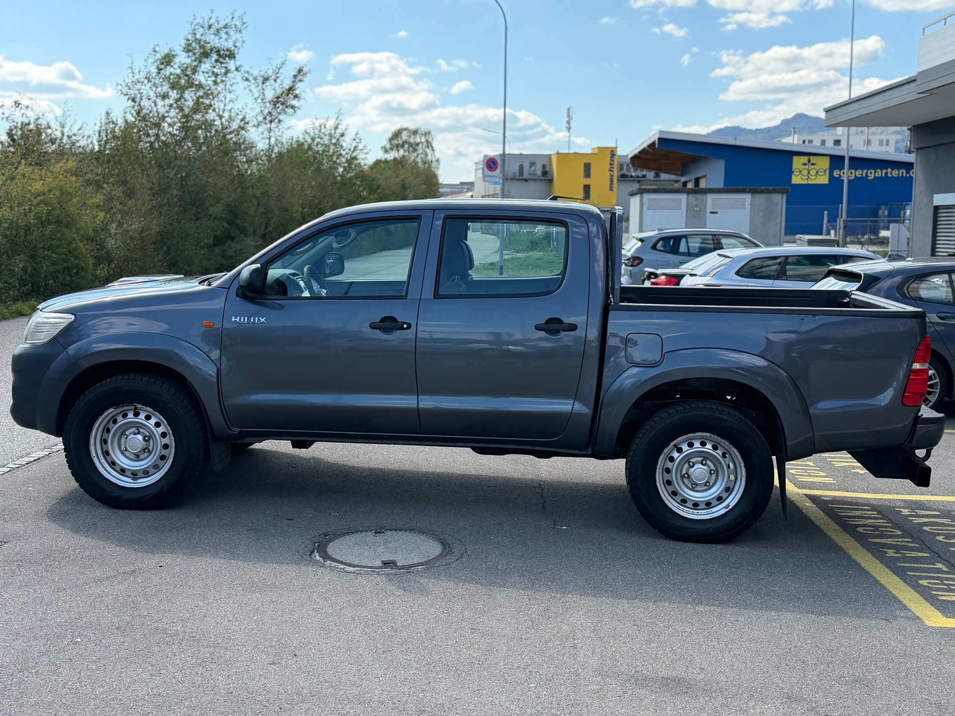 TOYOTA Hilux 2.5D 4WD Double Cab Luna-image-8