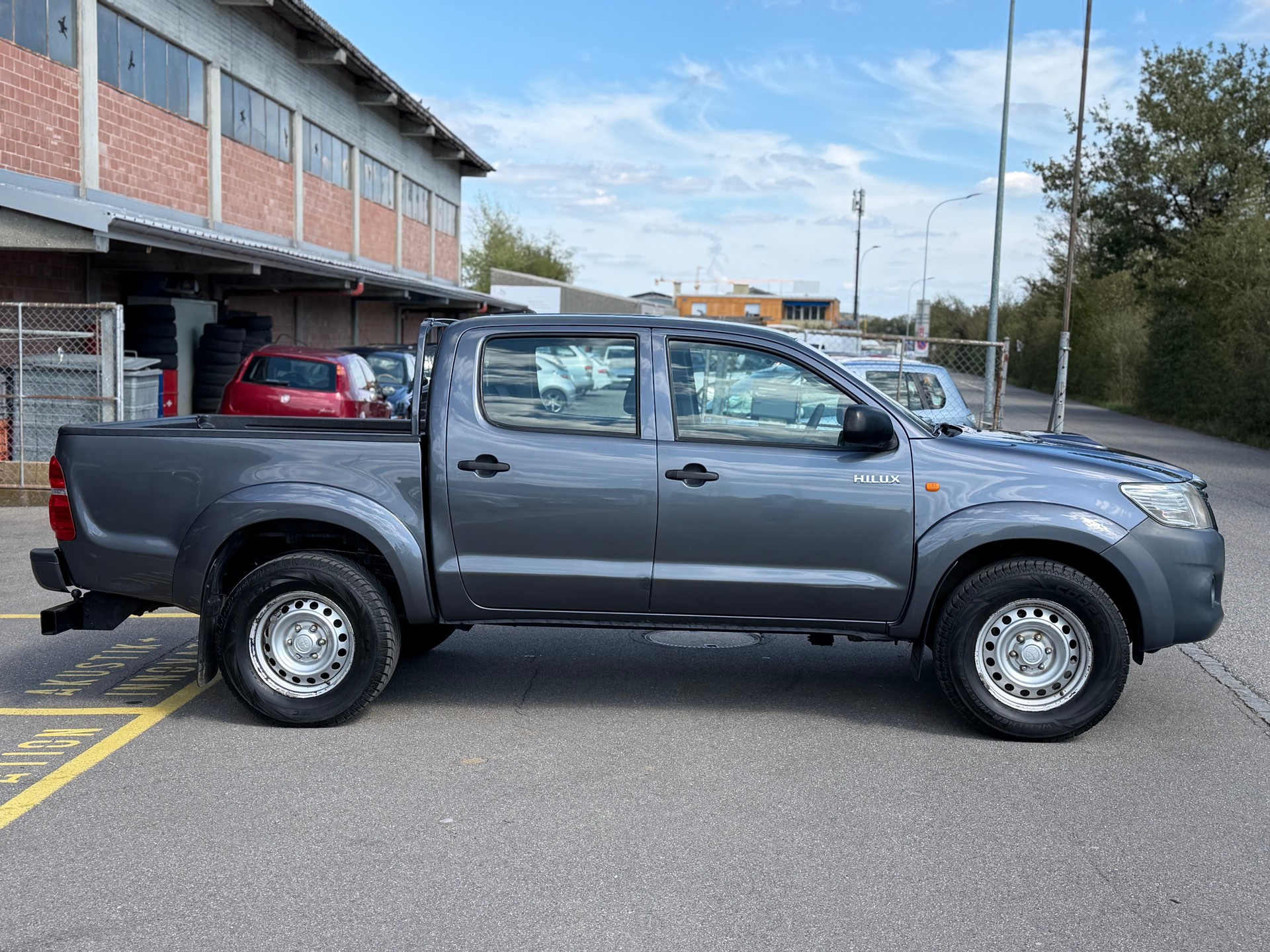 TOYOTA Hilux 2.5D 4WD Double Cab Luna-image-4