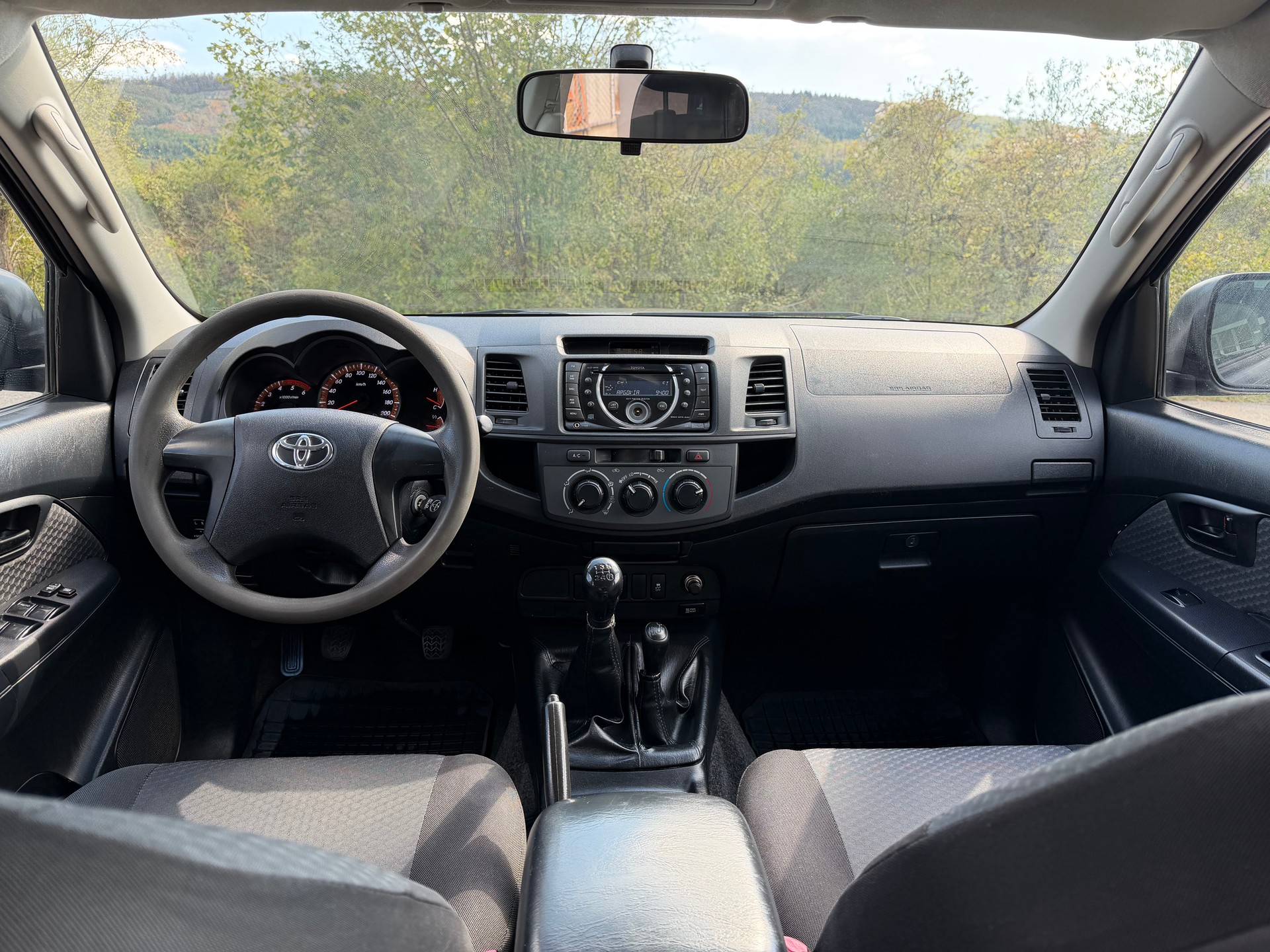 TOYOTA Hilux 2.5D 4WD Double Cab Luna-image-10