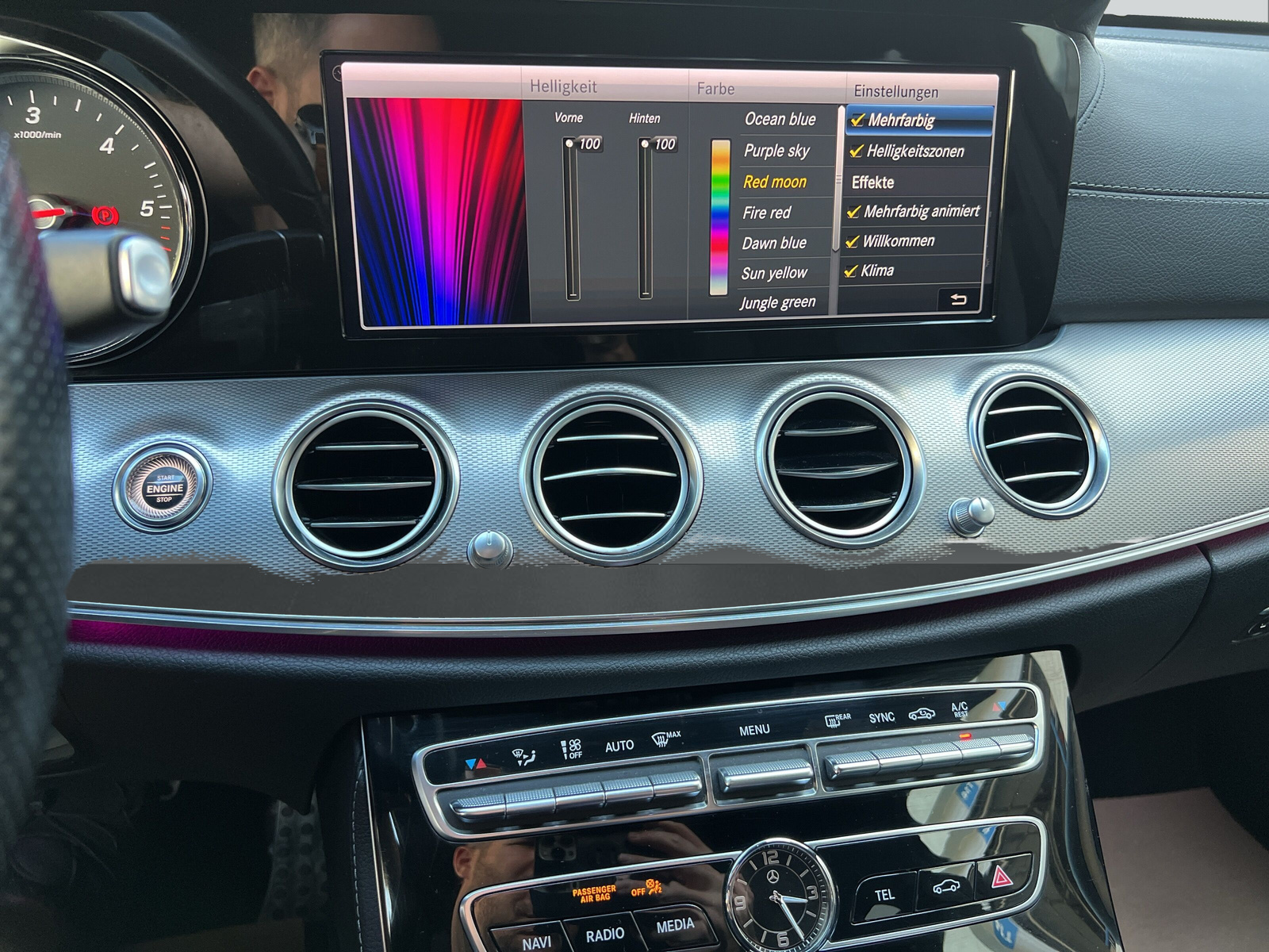 MERCEDES-BENZ E 220 d Swiss Star AMG Line 4Matic 9G-Tronic-image-12