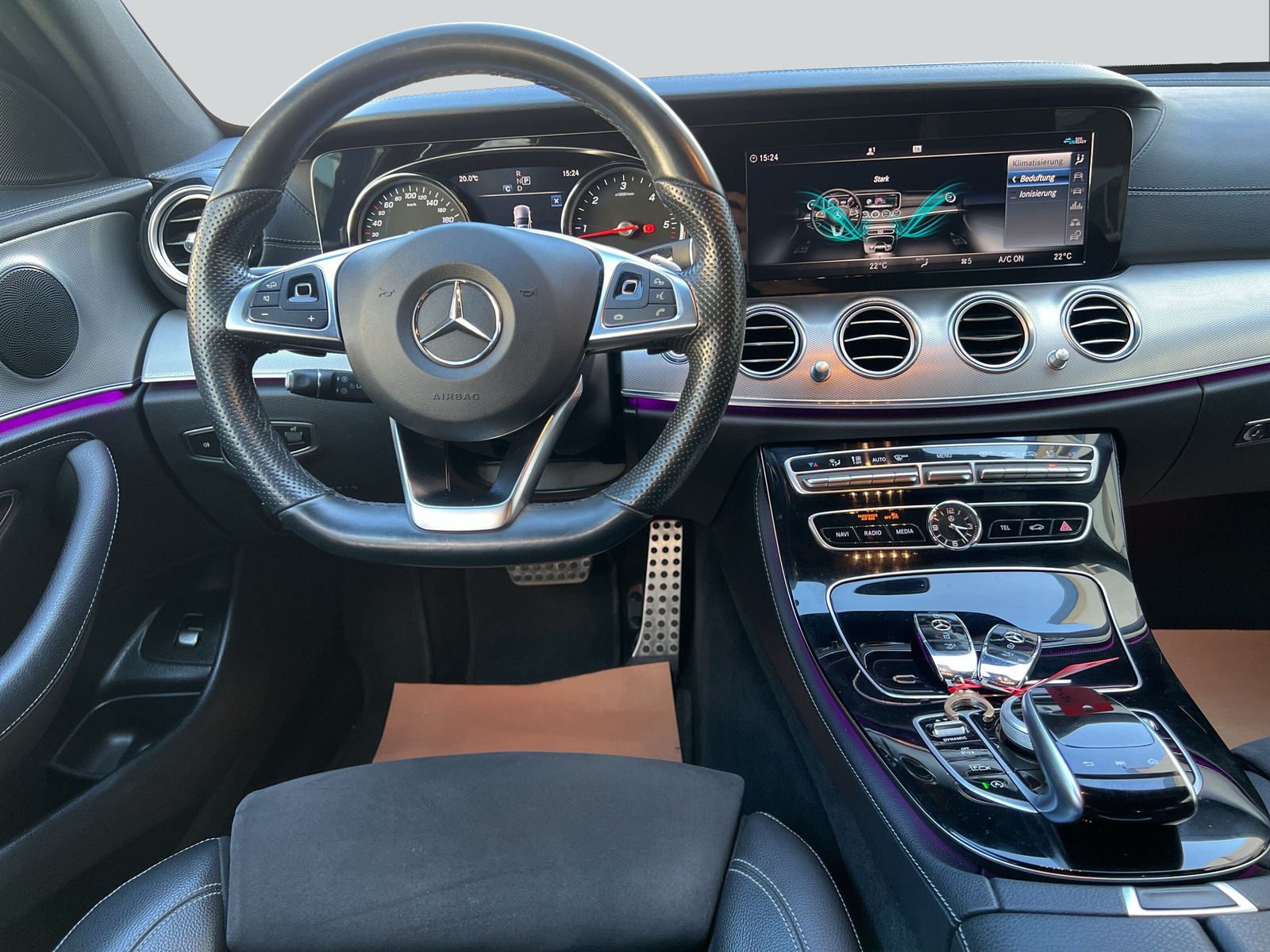 MERCEDES-BENZ E 220 d Swiss Star AMG Line 4Matic 9G-Tronic-image-13