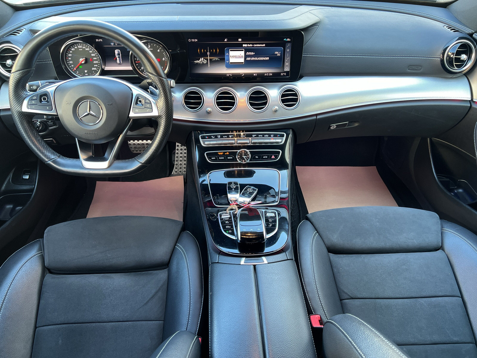 MERCEDES-BENZ E 220 d Swiss Star AMG Line 4Matic 9G-Tronic-image-11