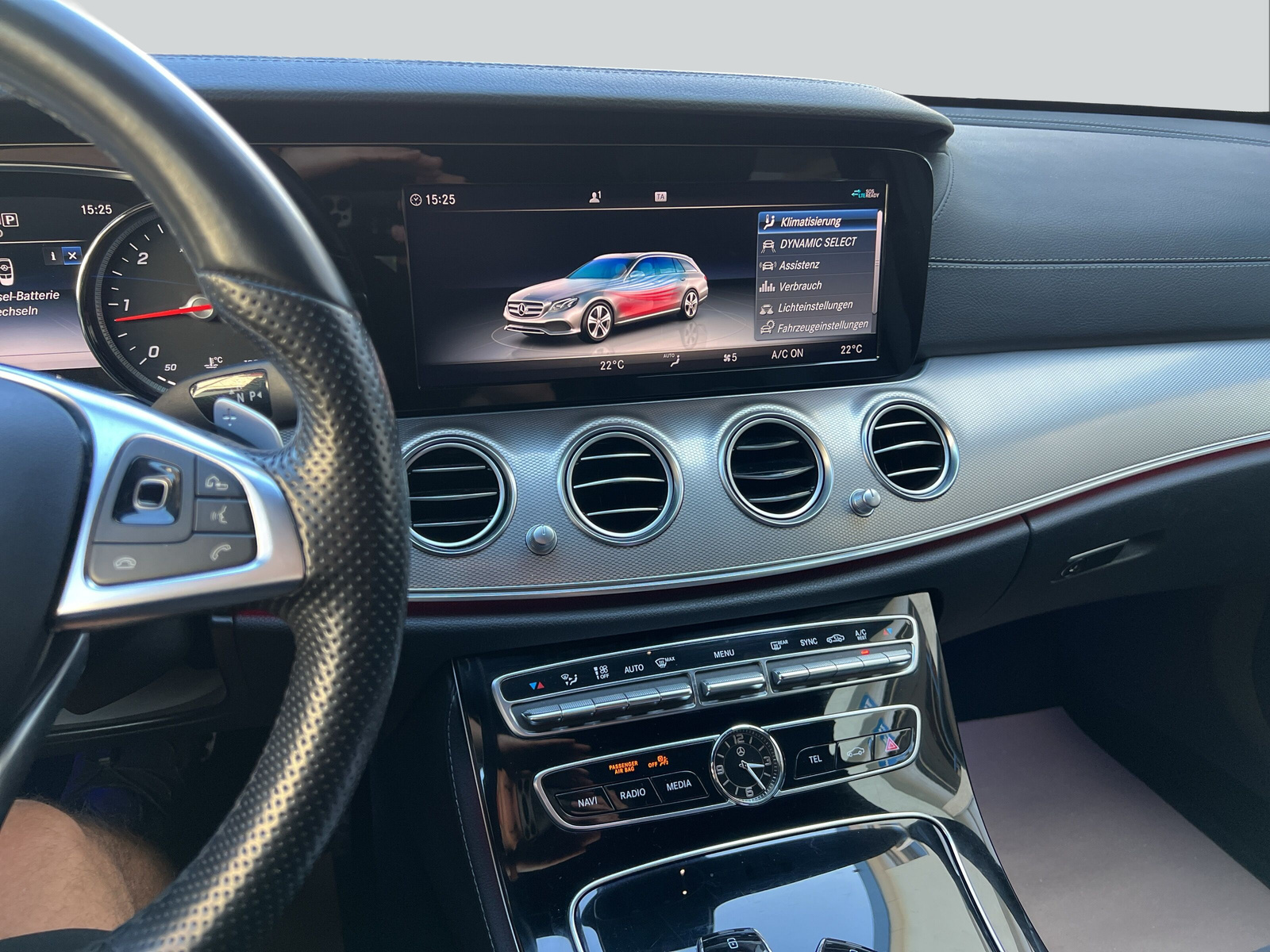 MERCEDES-BENZ E 220 d Swiss Star AMG Line 4Matic 9G-Tronic-image-15