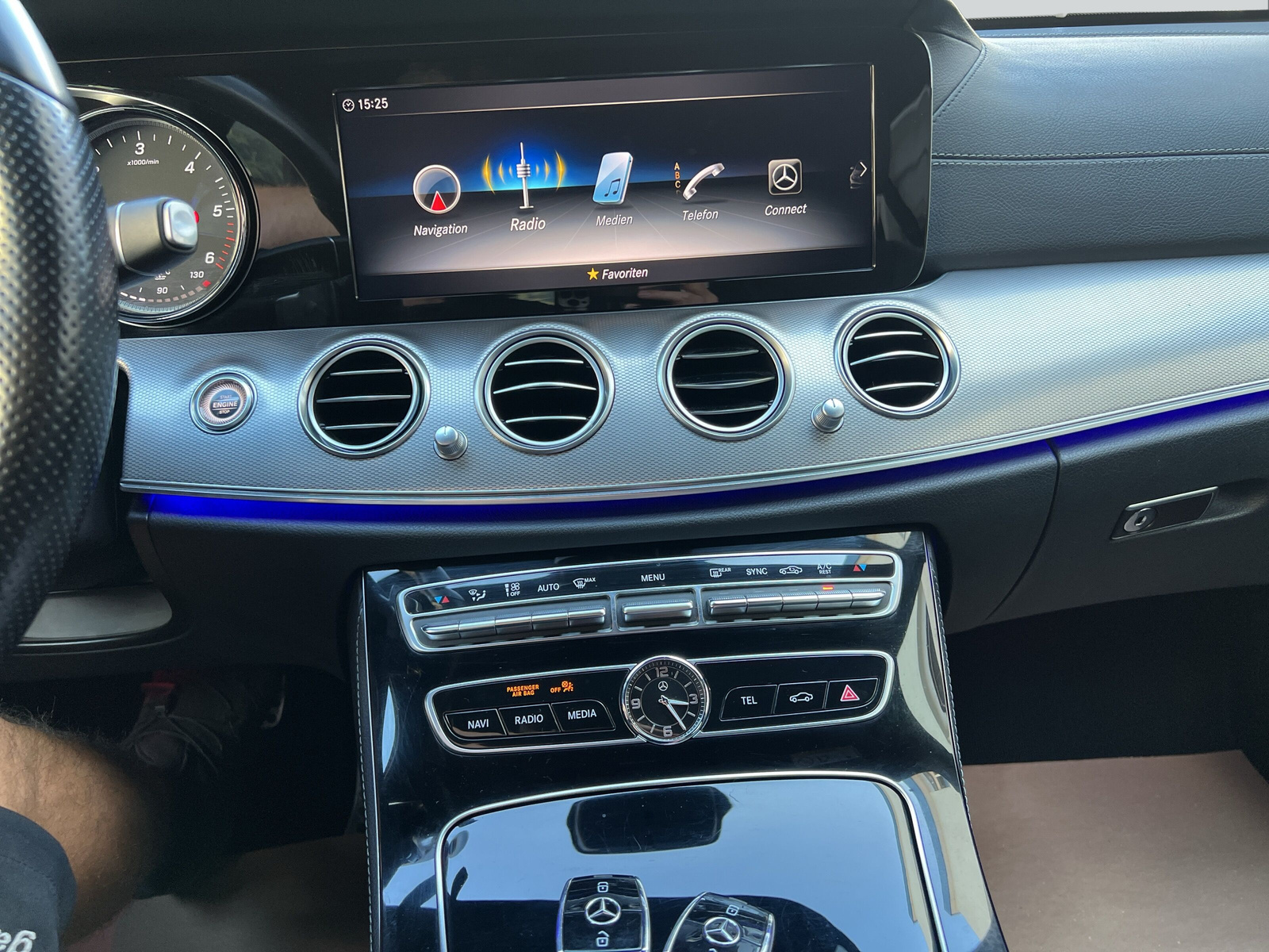 MERCEDES-BENZ E 220 d Swiss Star AMG Line 4Matic 9G-Tronic-image-14