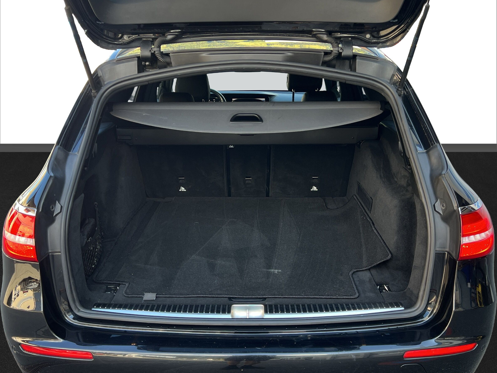 MERCEDES-BENZ E 220 d Swiss Star AMG Line 4Matic 9G-Tronic-image-19