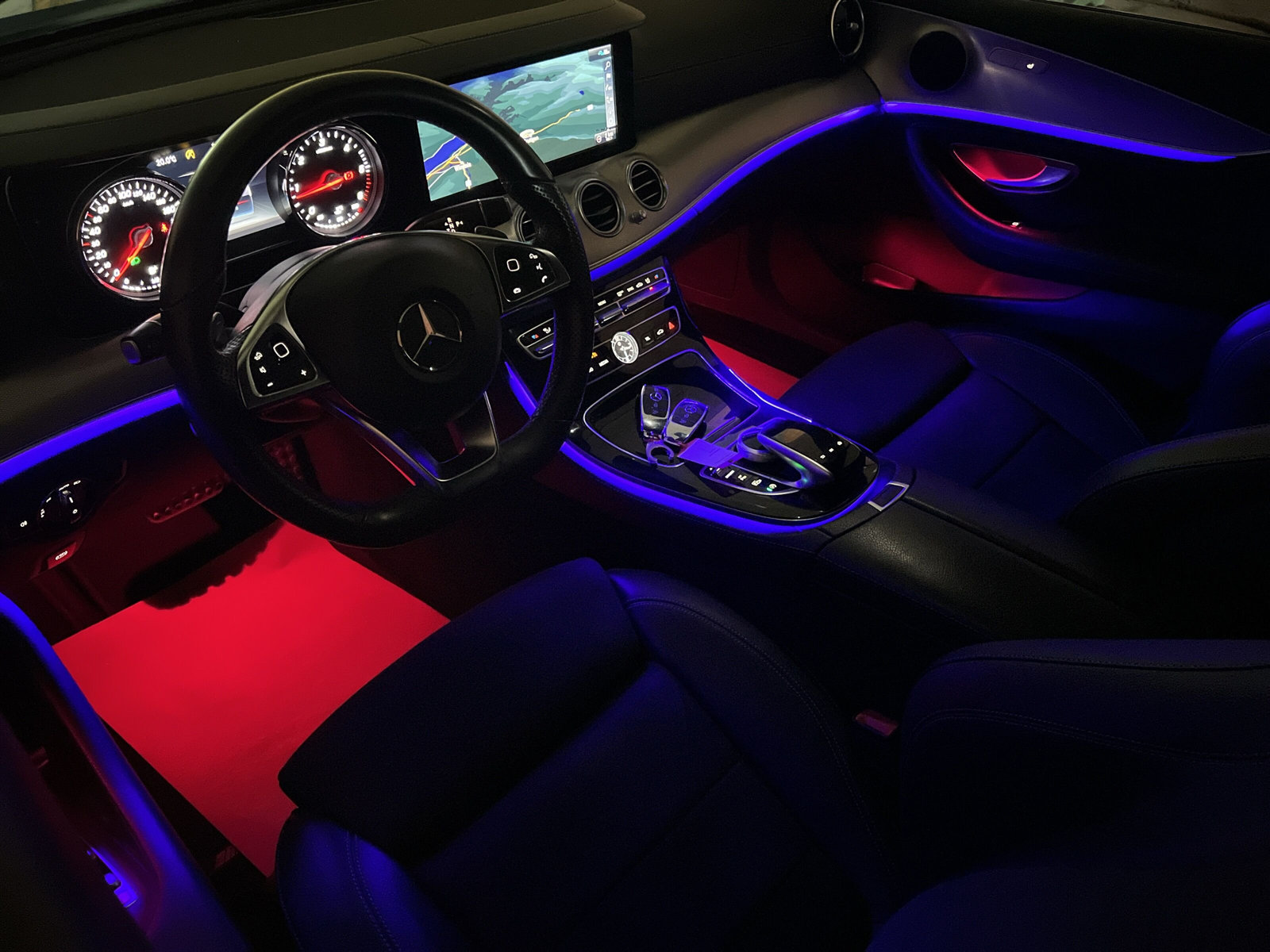 MERCEDES-BENZ E 220 d Swiss Star AMG Line 4Matic 9G-Tronic-image-16