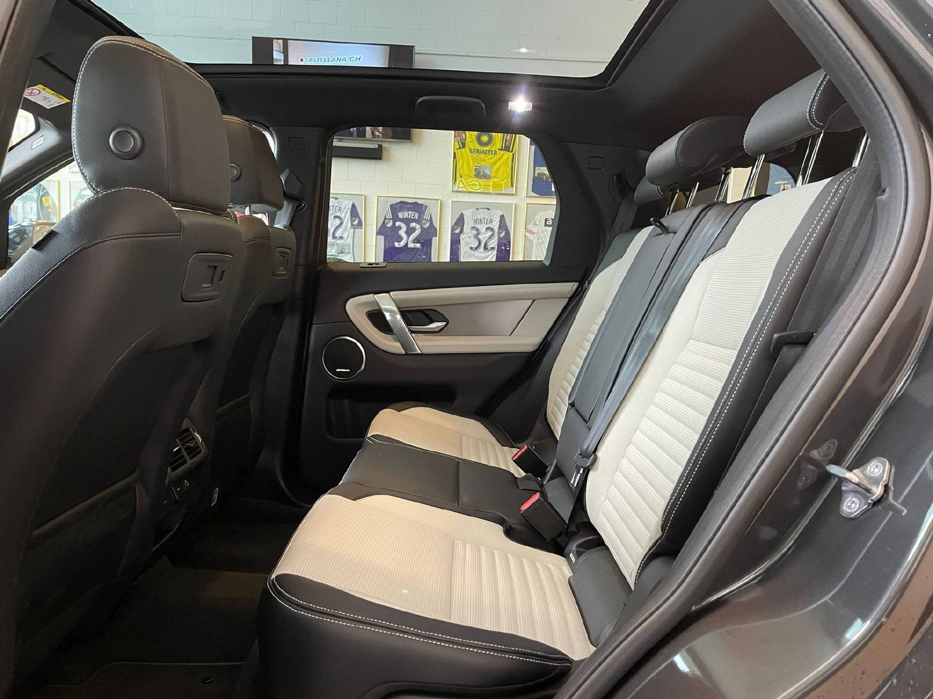 LAND ROVER Discovery Sport 1.5 T 300e R-Dynamic SE-image-7