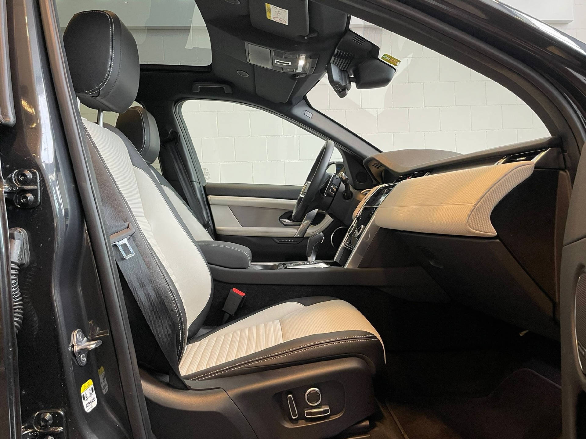 LAND ROVER Discovery Sport 1.5 T 300e R-Dynamic SE-image-5