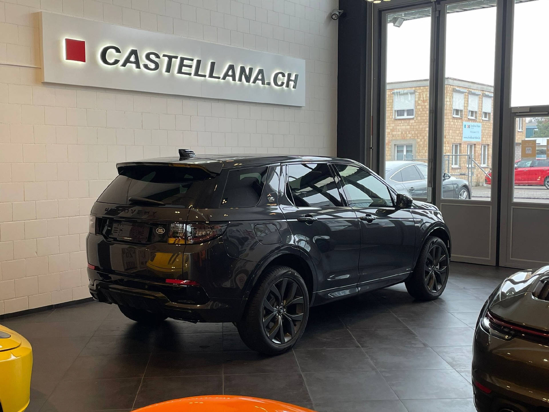 LAND ROVER Discovery Sport 1.5 T 300e R-Dynamic SE-image-2