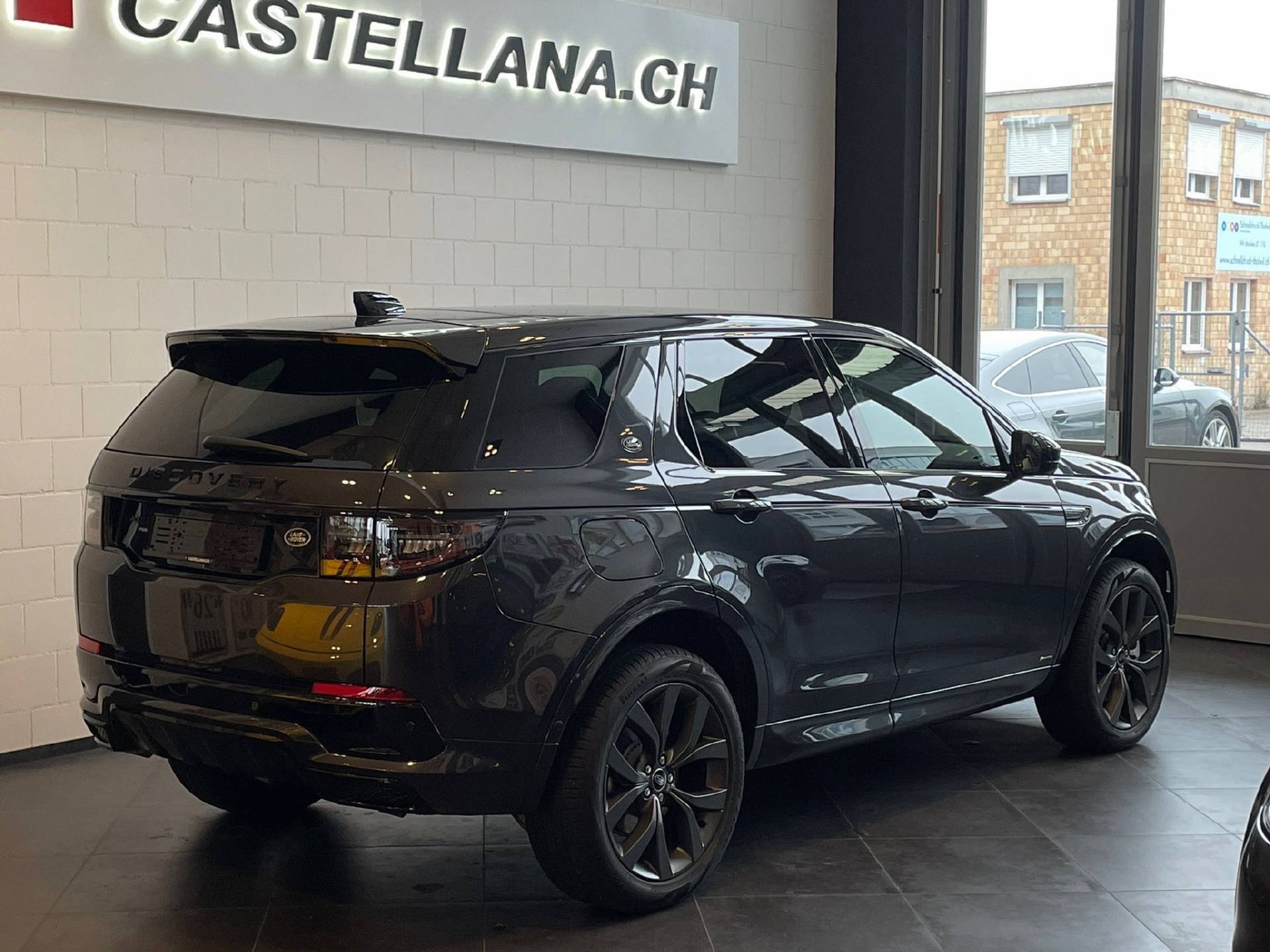 LAND ROVER Discovery Sport 1.5 T 300e R-Dynamic SE-image-1