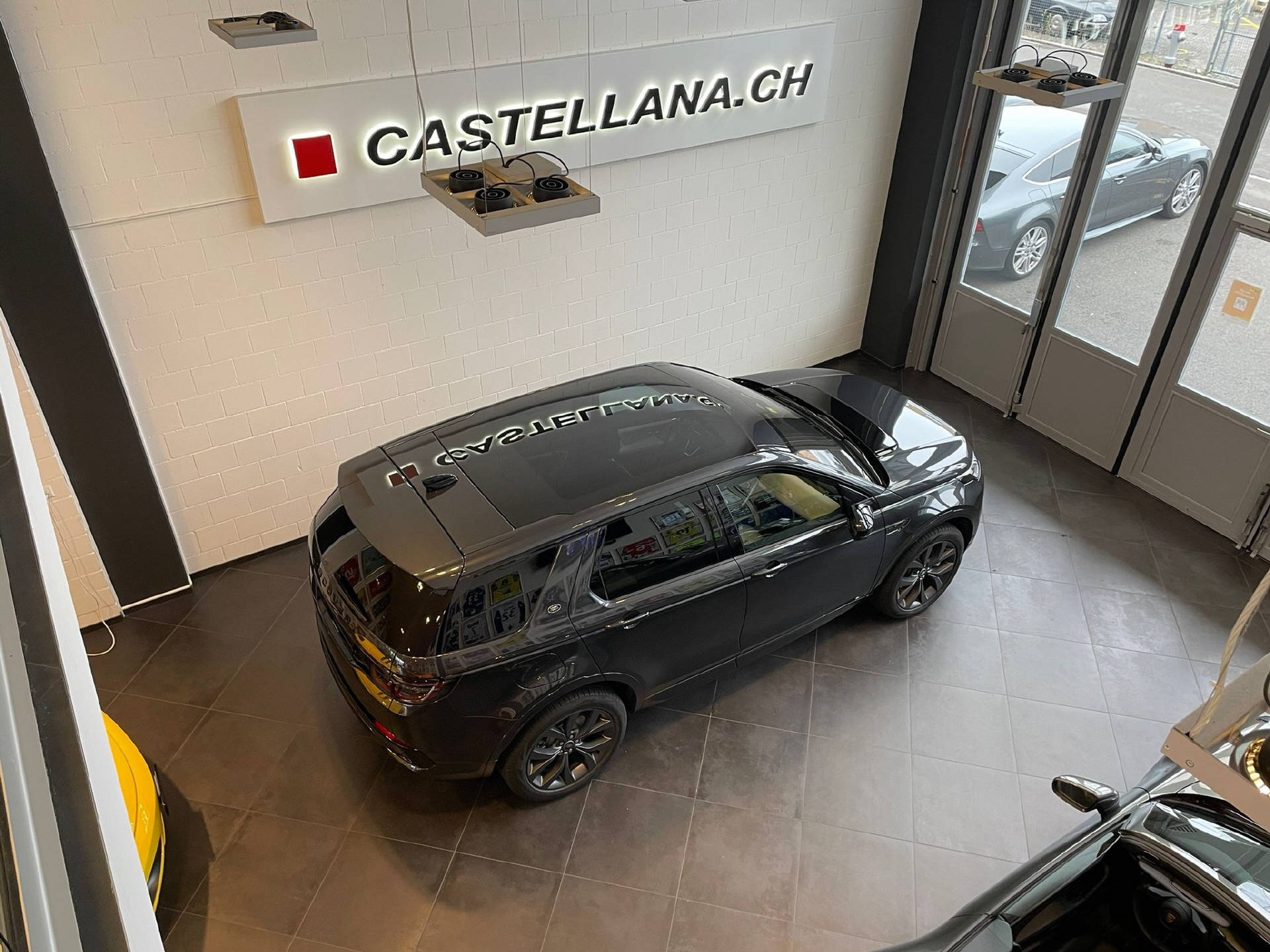 LAND ROVER Discovery Sport 1.5 T 300e R-Dynamic SE-image-3