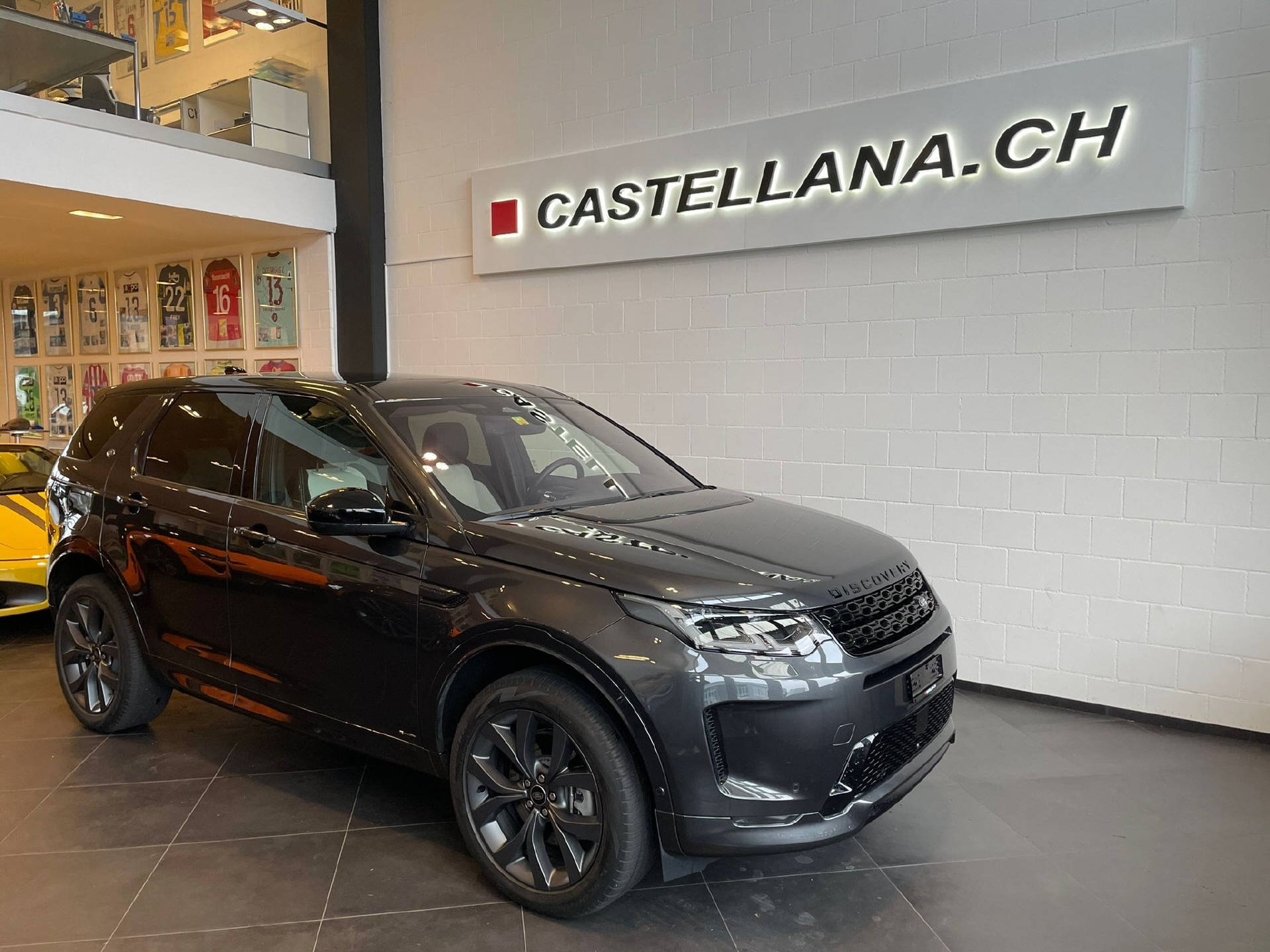 LAND ROVER Discovery Sport 1.5 T 300e R-Dynamic SE-image-0
