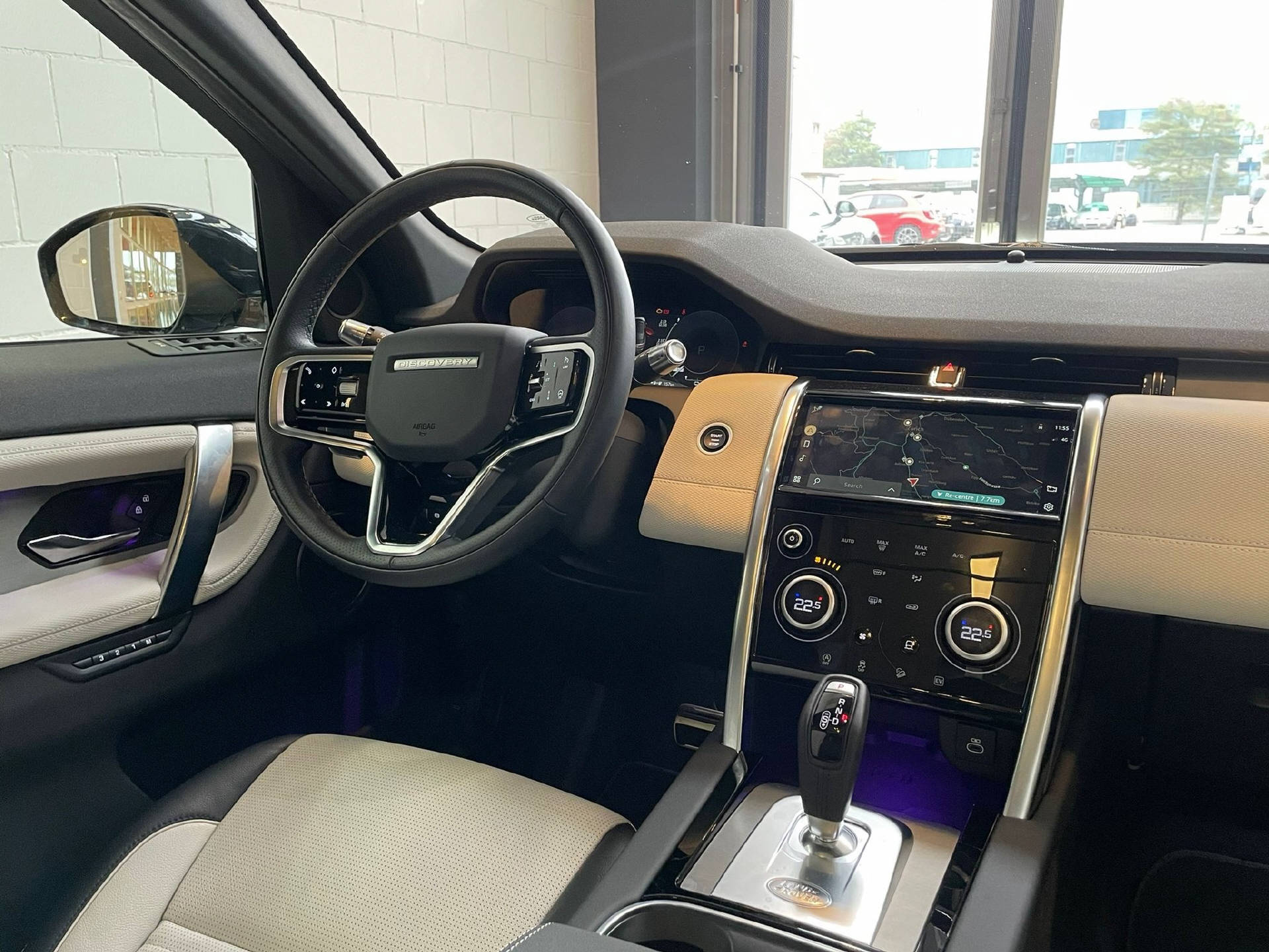 LAND ROVER Discovery Sport 1.5 T 300e R-Dynamic SE-image-6