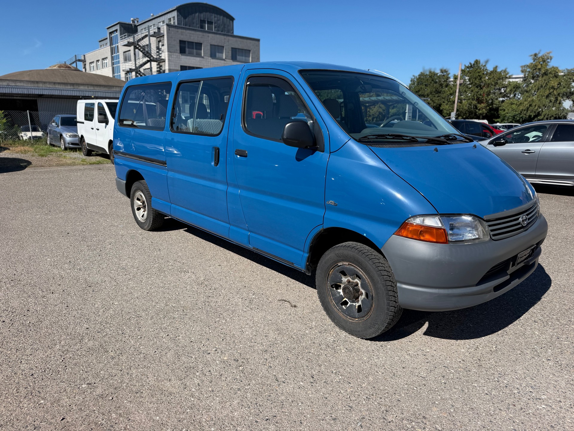 TOYOTA Hiace D-4D LWB 4WD Kombi-showroom-element-2