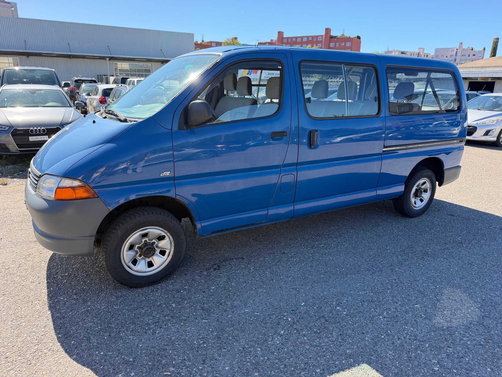 TOYOTA Hiace D-4D LWB 4WD Kombi-image-14