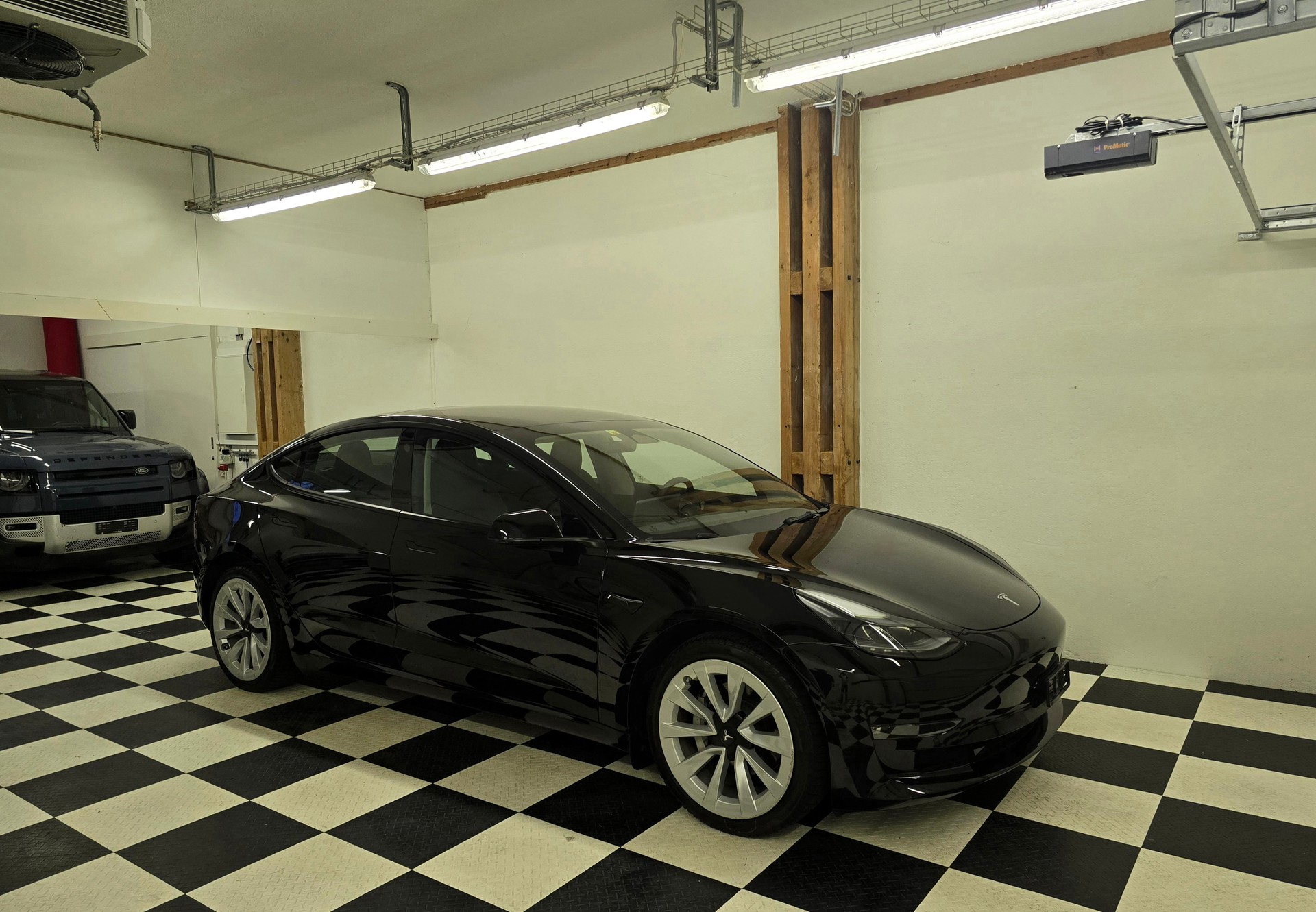 TESLA Model 3 Long Range Dual Motor AWD-image-15