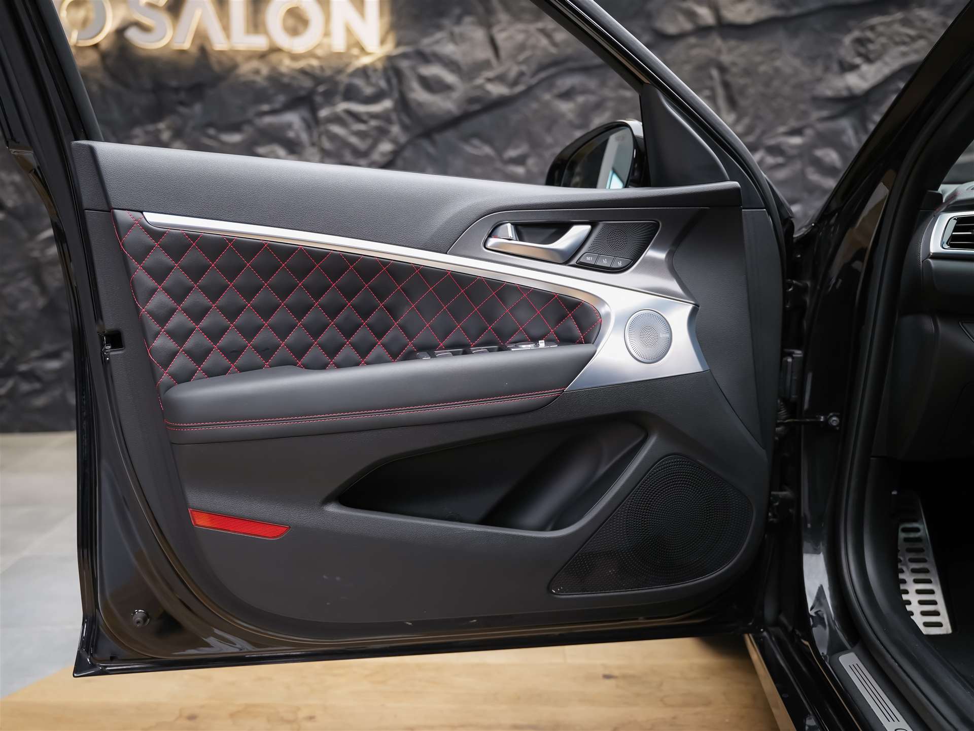 GENESIS G70 2.0 TGDI Sport AT8 AWD *ALL BLACK*Werksgarantie*Lenkradheizung*Sitzbelüftung*Head-Up*-image-24