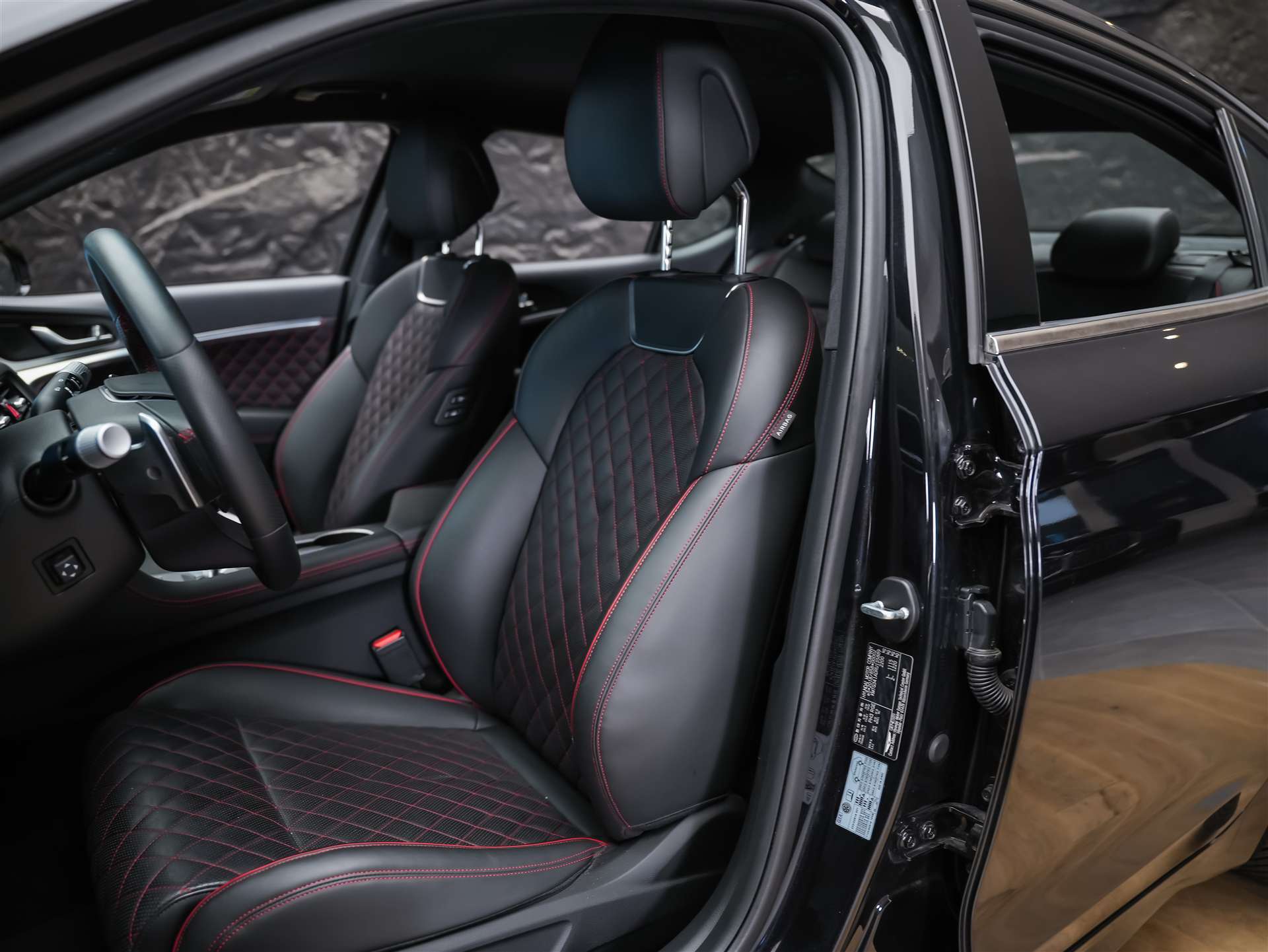 GENESIS G70 2.0 TGDI Sport AT8 AWD *ALL BLACK*Werksgarantie*Lenkradheizung*Sitzbelüftung*Head-Up*-image-8