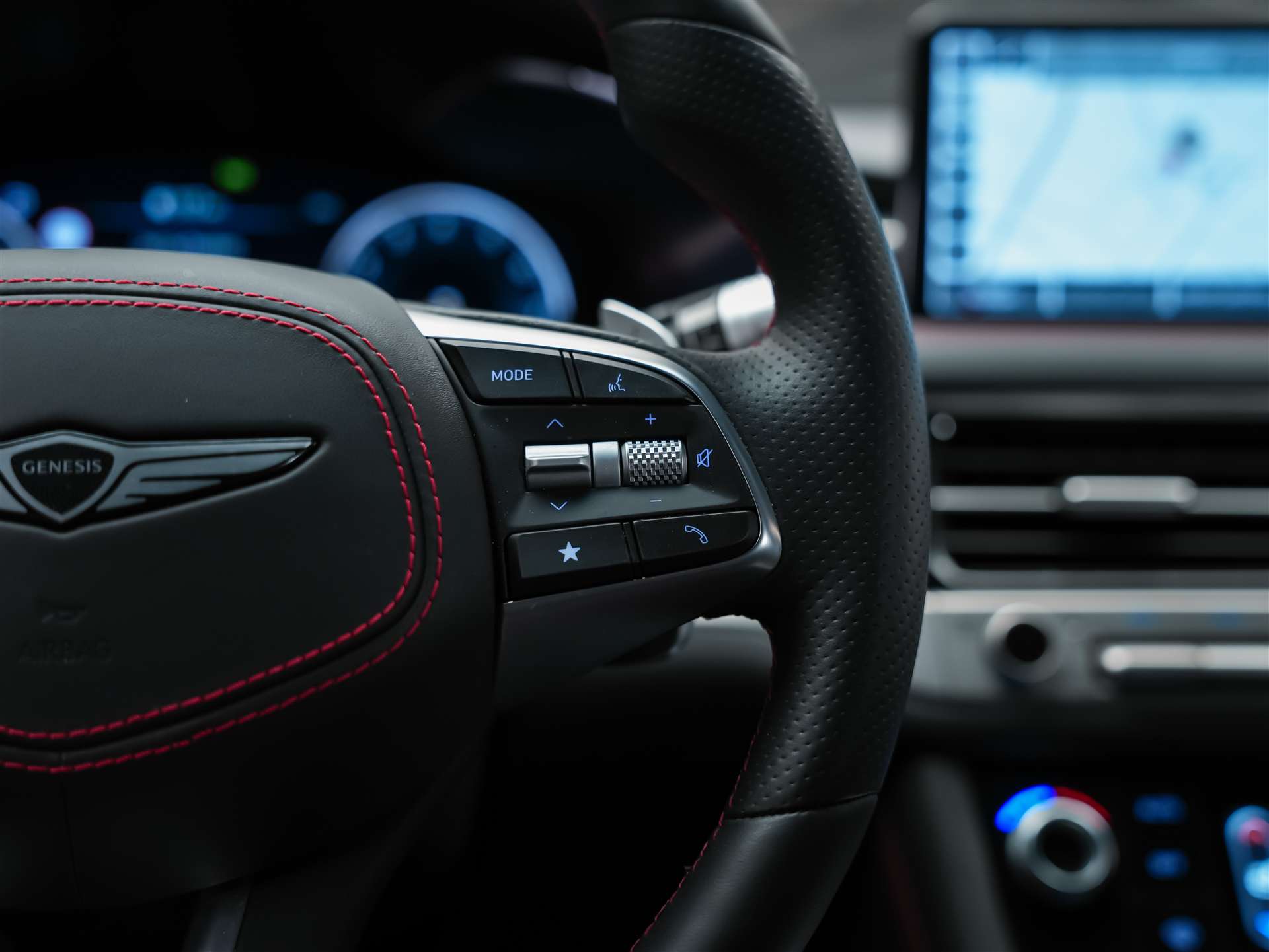 GENESIS G70 2.0 TGDI Sport AT8 AWD *ALL BLACK*Werksgarantie*Lenkradheizung*Sitzbelüftung*Head-Up*-image-30