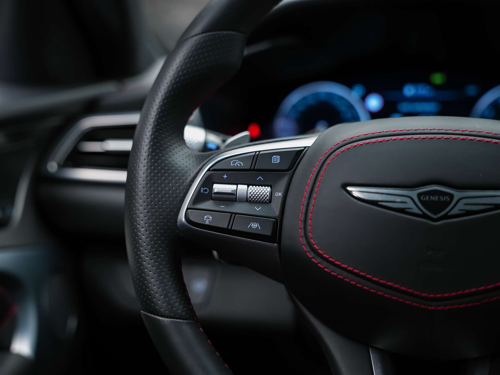 GENESIS G70 2.0 TGDI Sport AT8 AWD *ALL BLACK*Werksgarantie*Lenkradheizung*Sitzbelüftung*Head-Up*-image-29