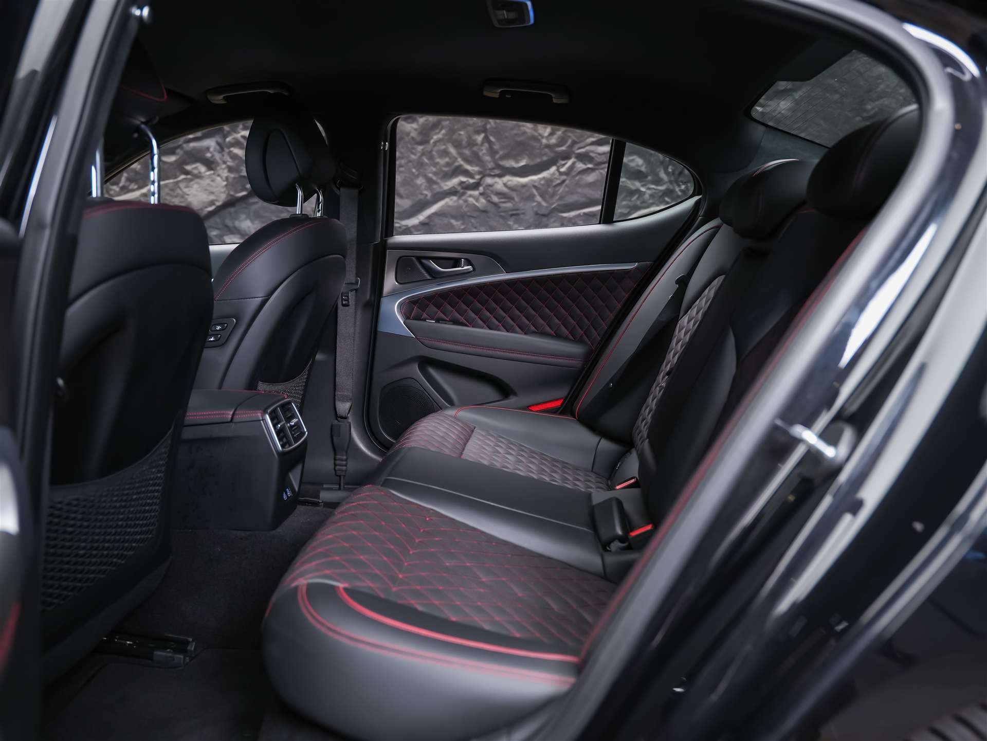 GENESIS G70 2.0 TGDI Sport AT8 AWD *ALL BLACK*Werksgarantie*Lenkradheizung*Sitzbelüftung*Head-Up*-image-12