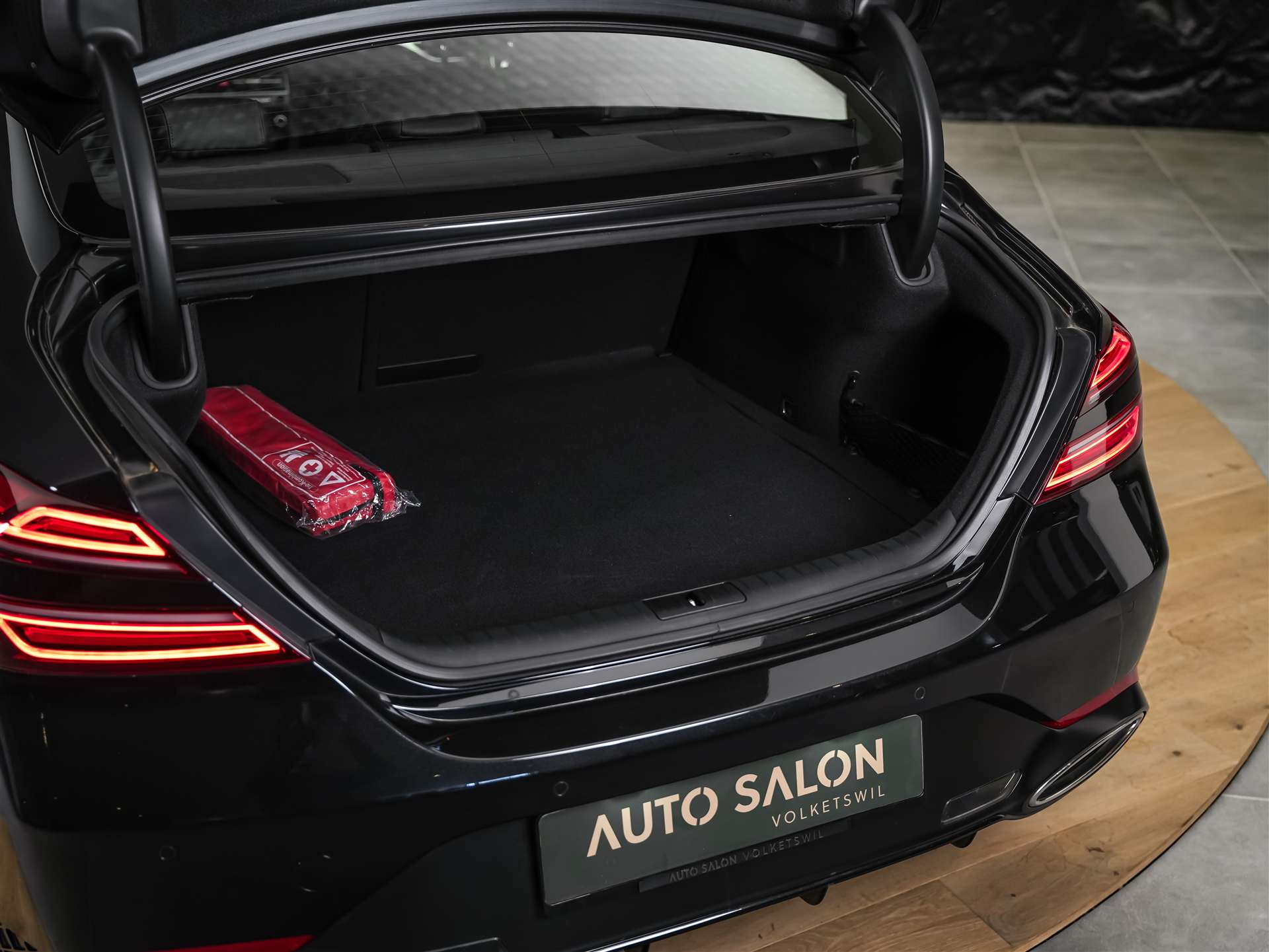 GENESIS G70 2.0 TGDI Sport AT8 AWD *ALL BLACK*Werksgarantie*Lenkradheizung*Sitzbelüftung*Head-Up*-image-45