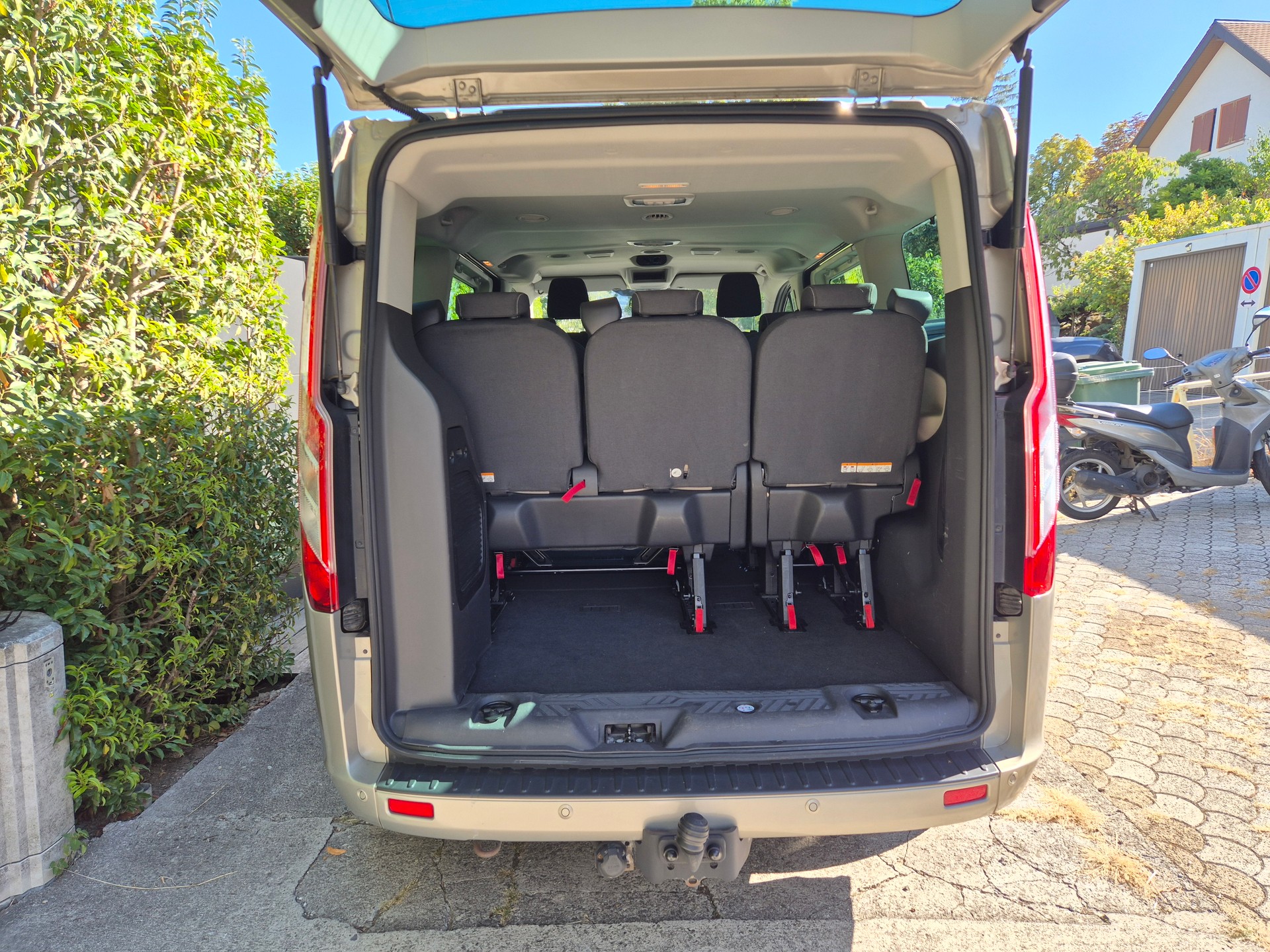 FORD Tourneo Custom 300 L1H1 Titanium-image-6
