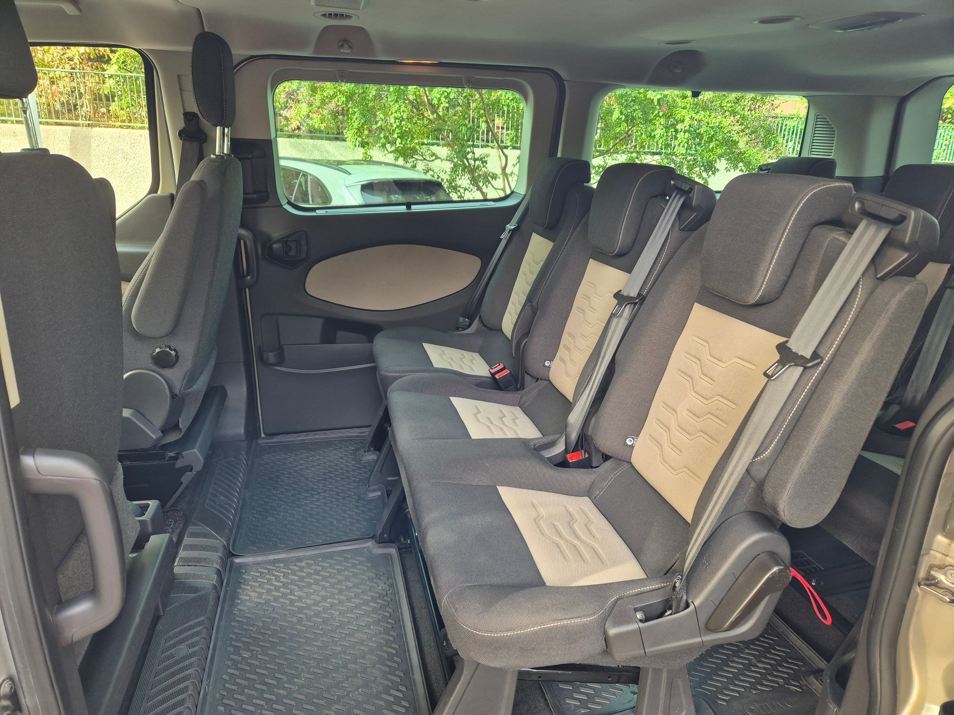 FORD Tourneo Custom 300 L1H1 Titanium-image-12