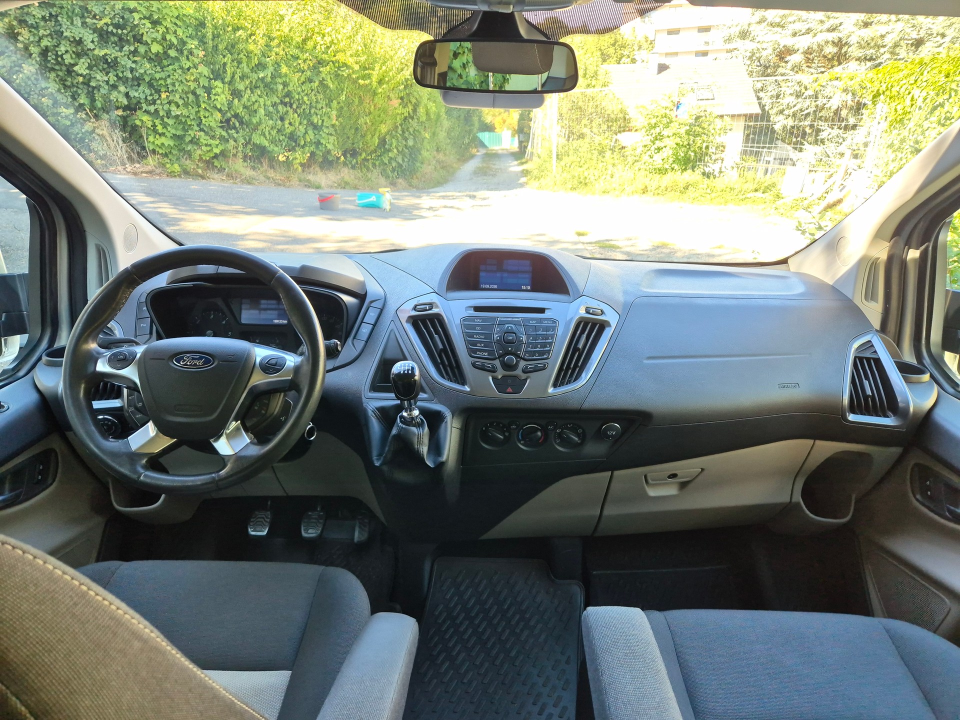 FORD Tourneo Custom 300 L1H1 Titanium-image-8