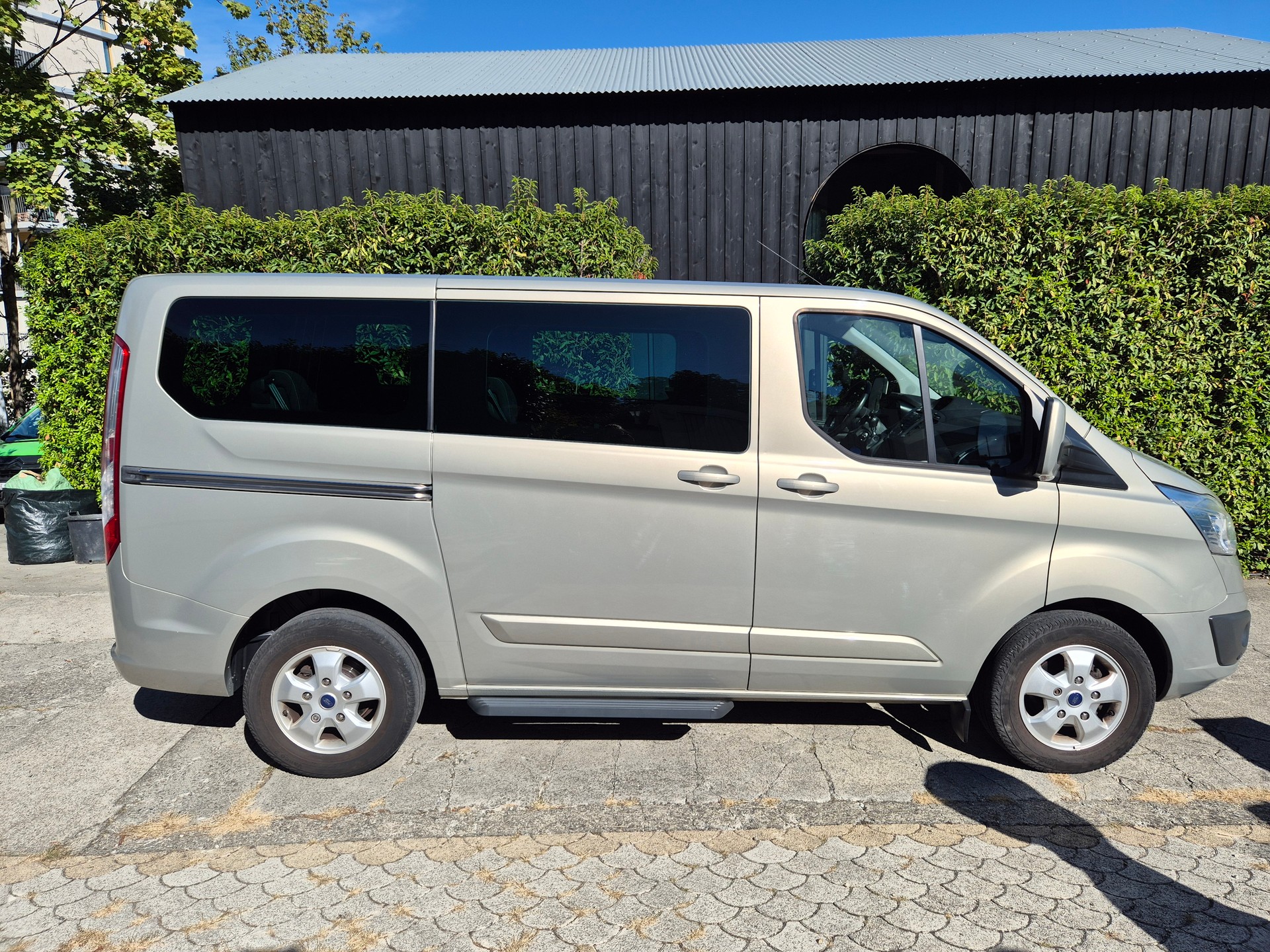 FORD Tourneo Custom 300 L1H1 Titanium-image-3