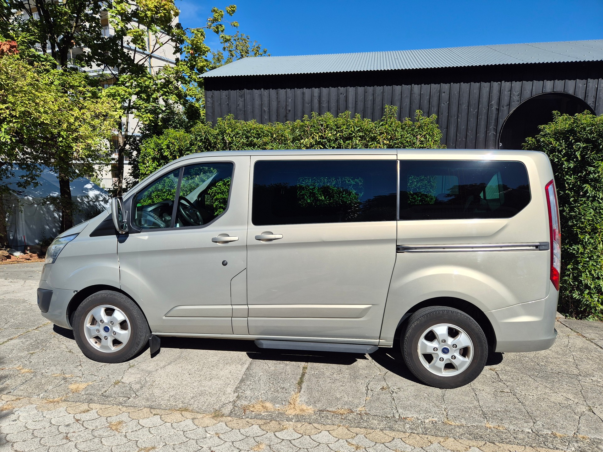 FORD Tourneo Custom 300 L1H1 Titanium-image-2
