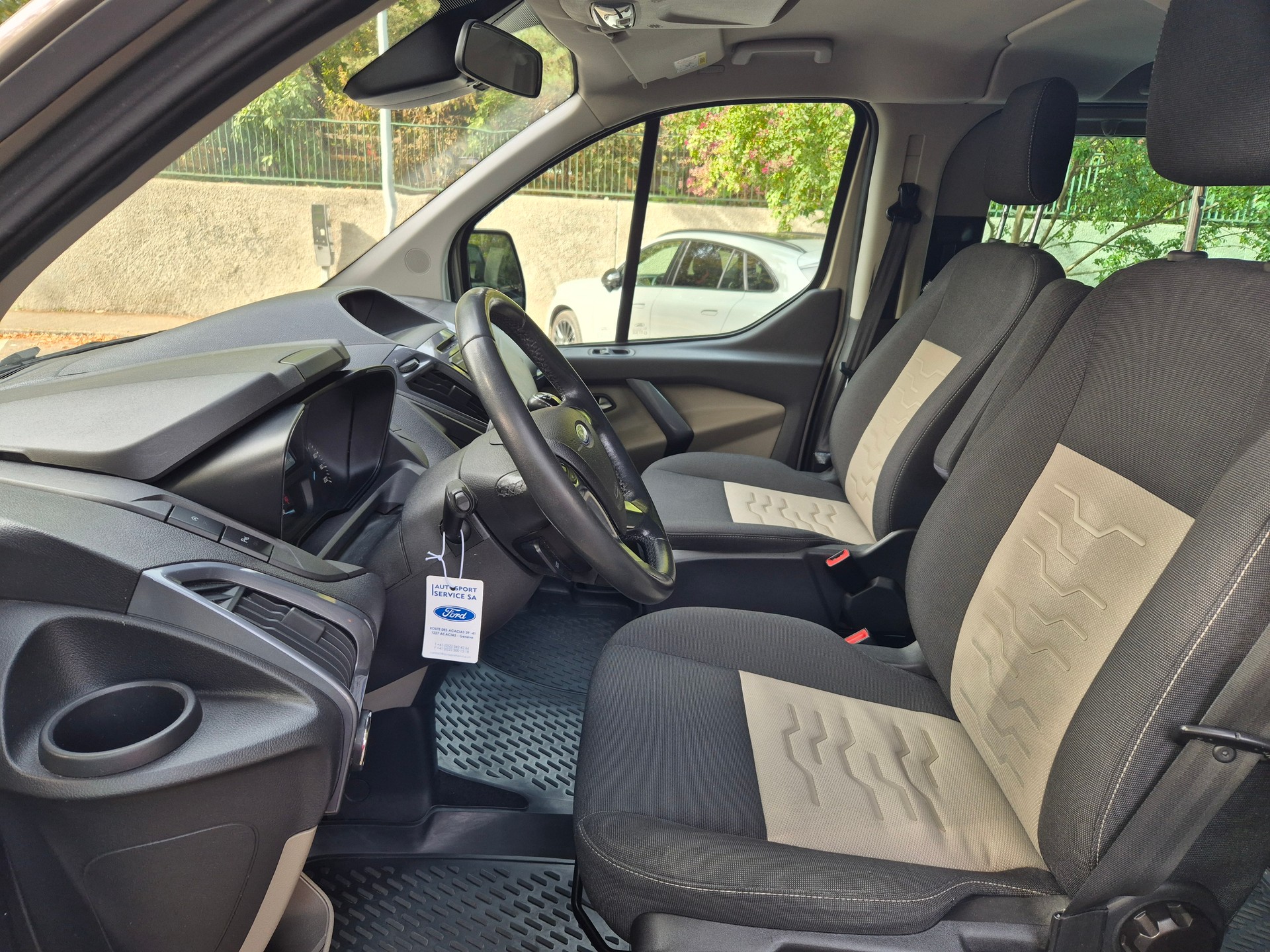 FORD Tourneo Custom 300 L1H1 Titanium-image-11