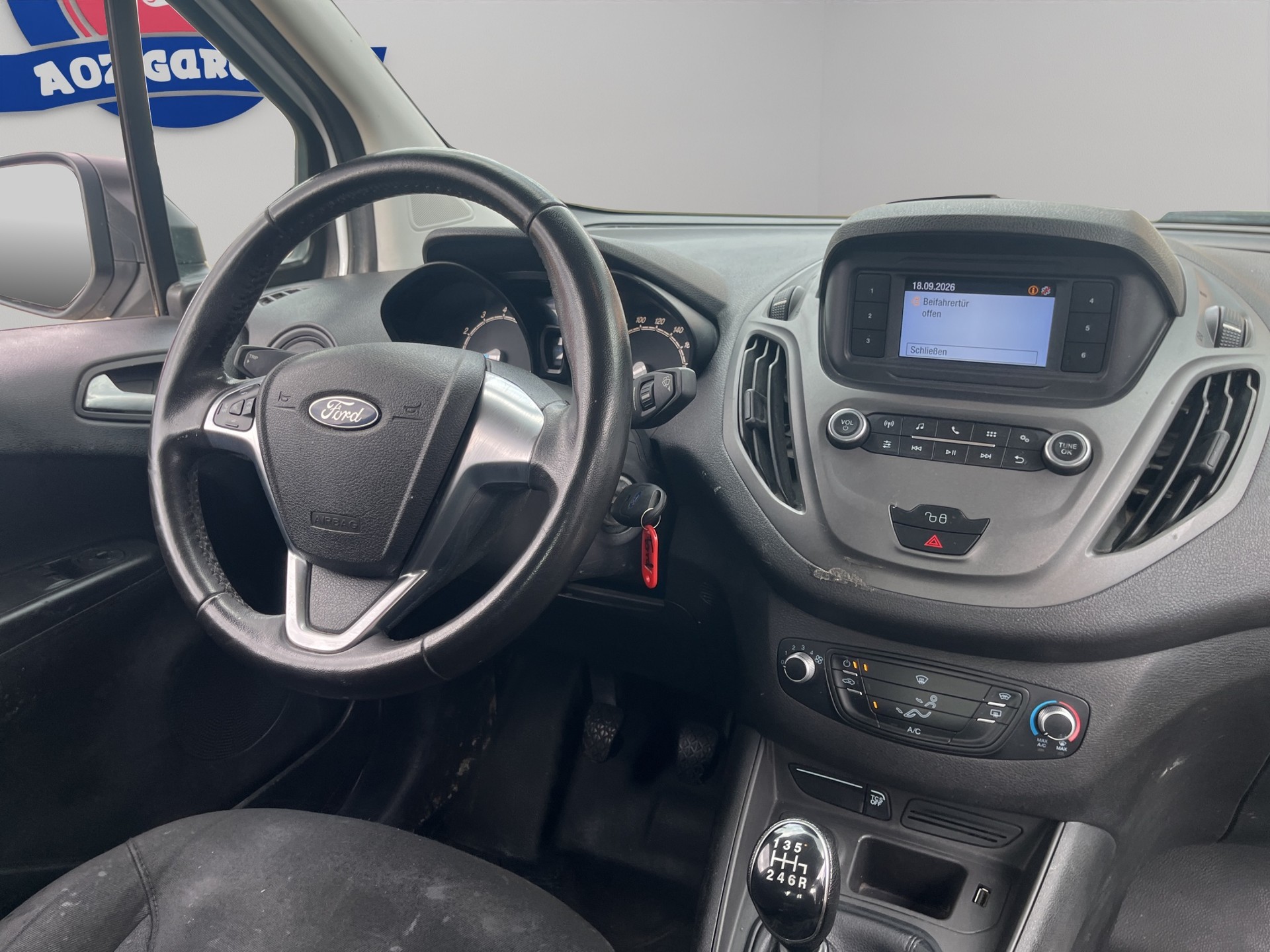FORD Transit Courier Van 1.0 EcoBoost Trend-image-12