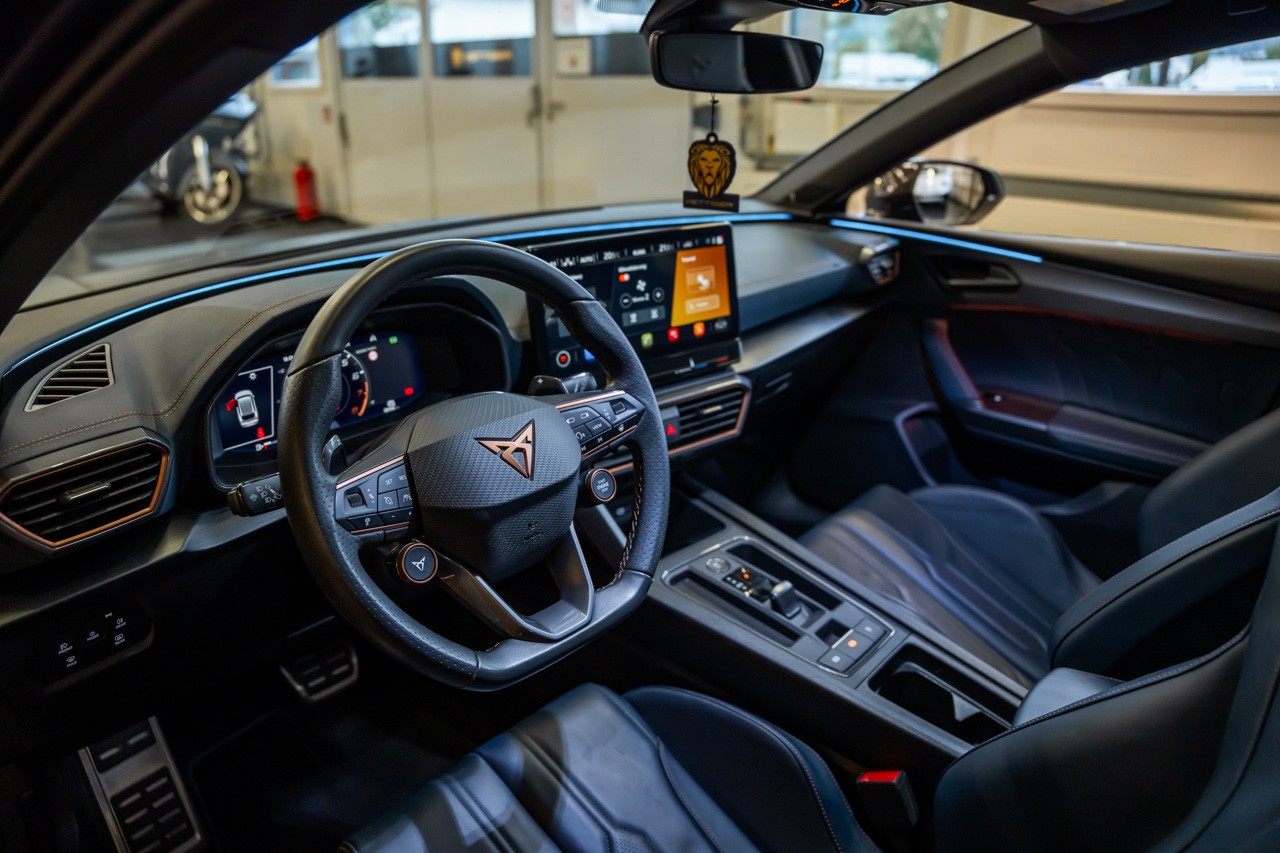 CUPRA LEON ST 2.0 TSI VZ CUP DSG 4Drive-image-13