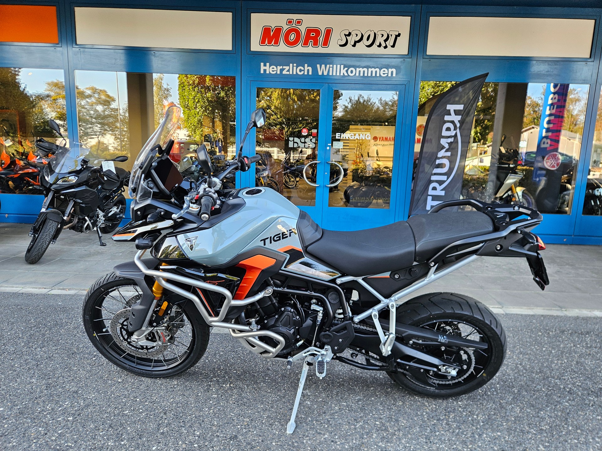 TRIUMPH Tiger 900 Desert Edition-showroom-element-3