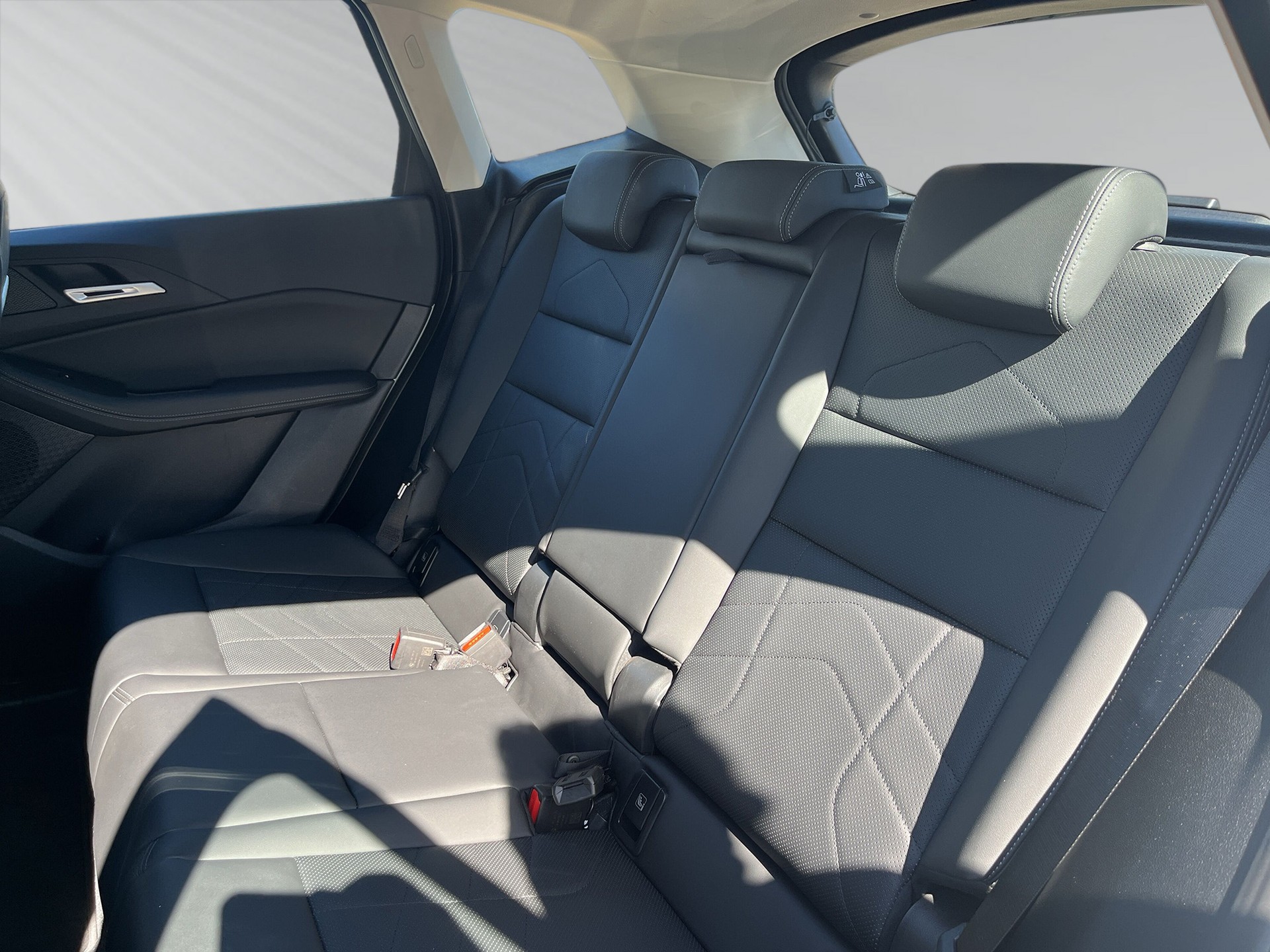 BMW 225e xDrive Active Tourer Luxury Line-image-6