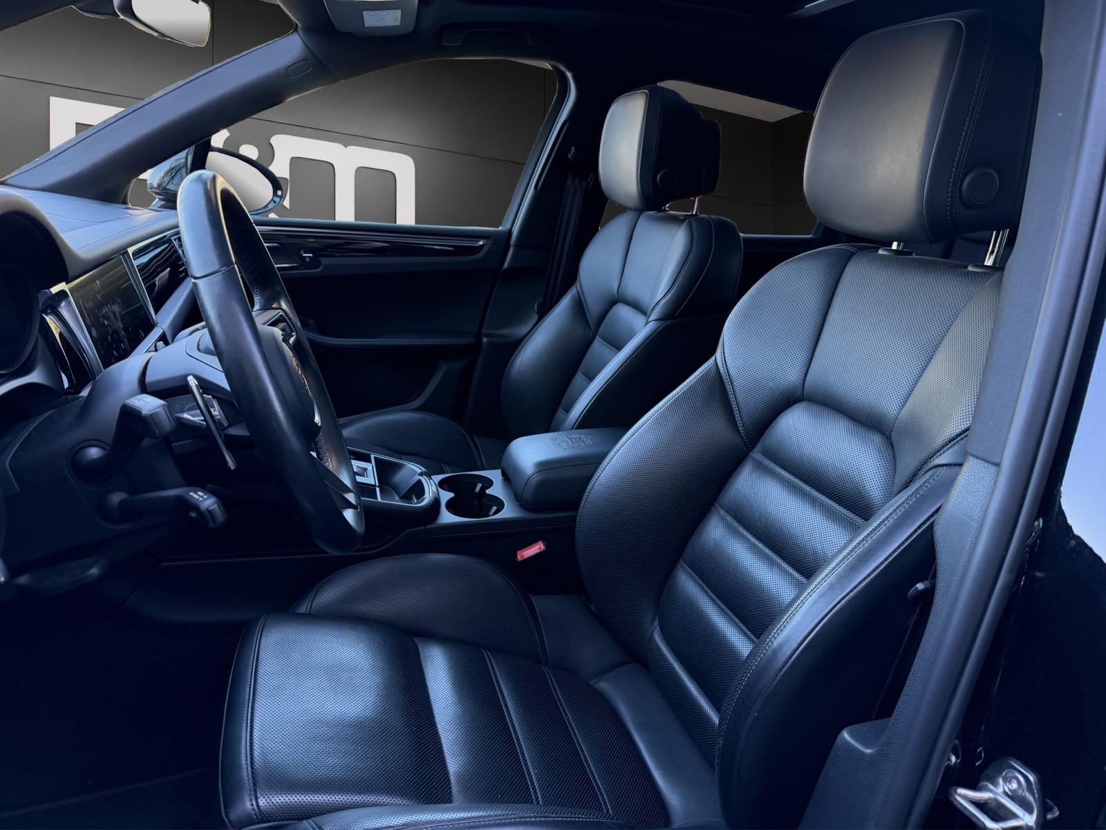 PORSCHE Macan S PDK-showroom-element-3