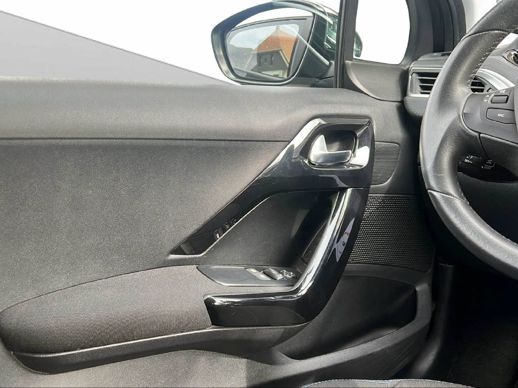 PEUGEOT 208 1.2 PureTech Access-image-12