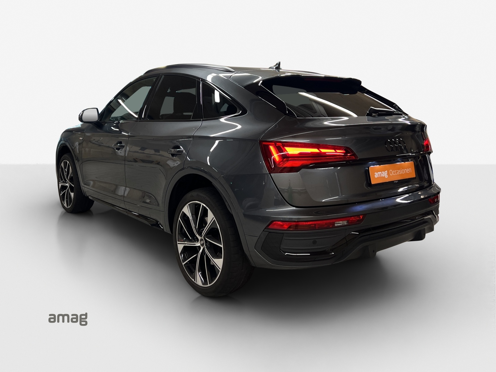 AUDI Q5 Sportback 40 TDI Blackedition quattro S-tronic-image-2