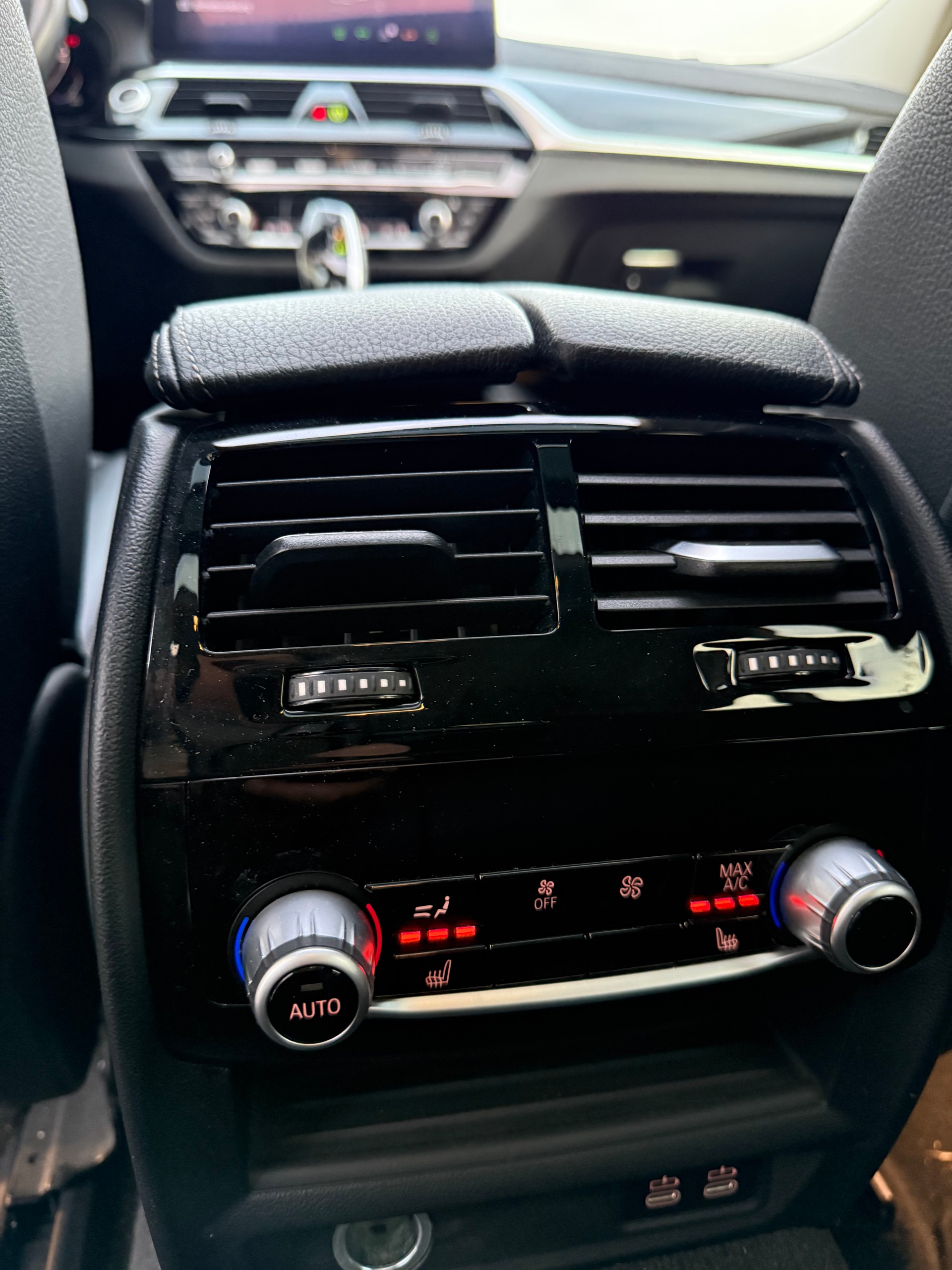 BMW 630d GT xDrive 48V Luxury Line Steptronic-image-23