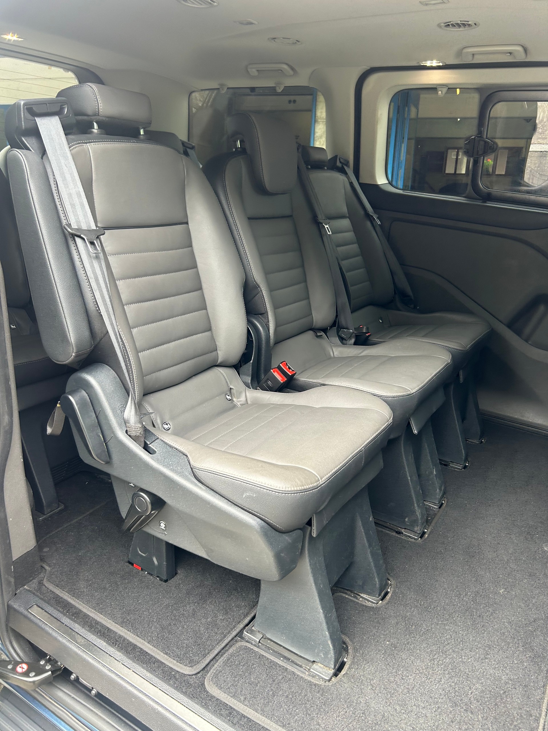 FORD Tourneo Custom 320 L1H1 Titanium X A-image-13