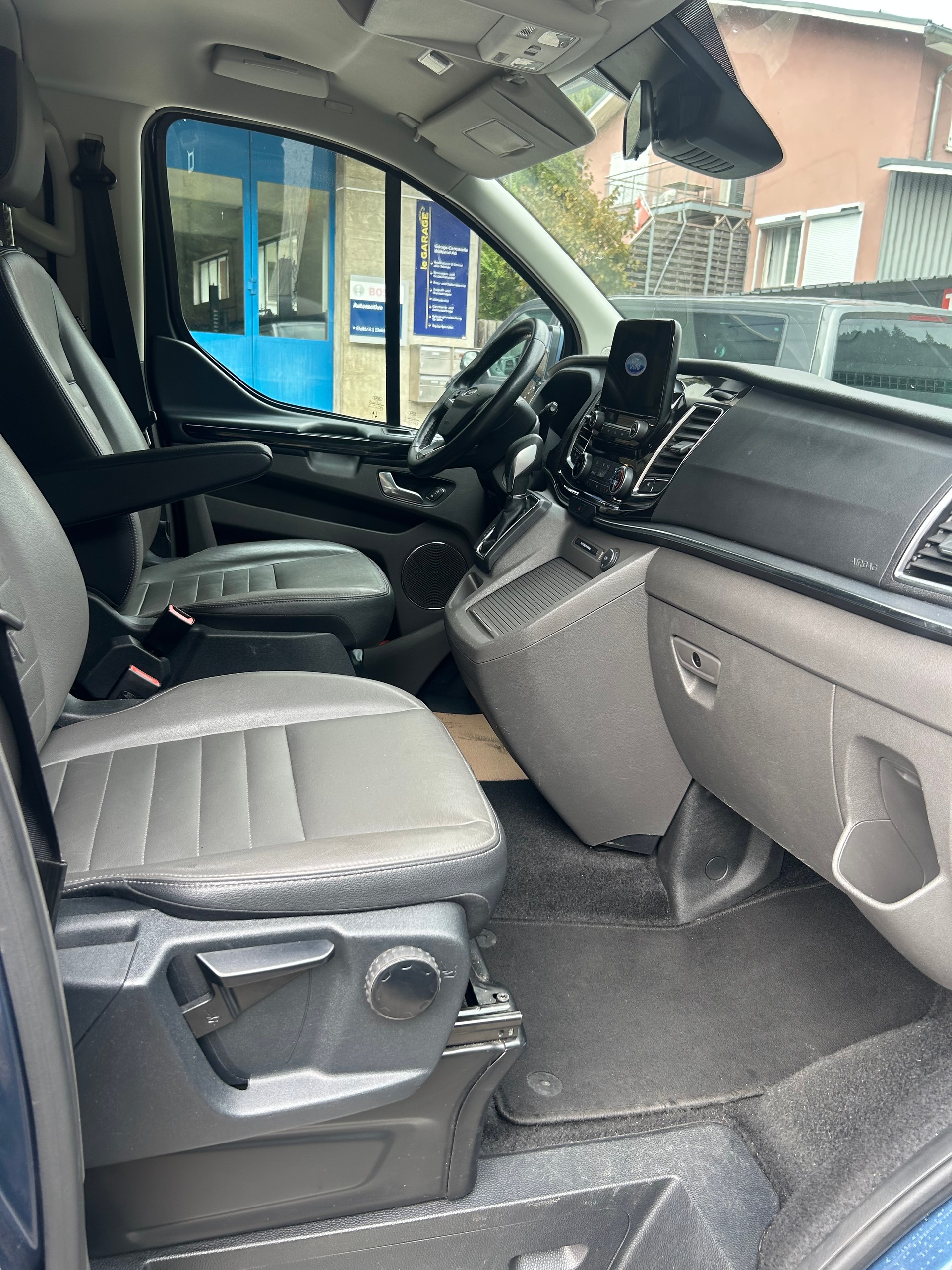 FORD Tourneo Custom 320 L1H1 Titanium X A-image-12
