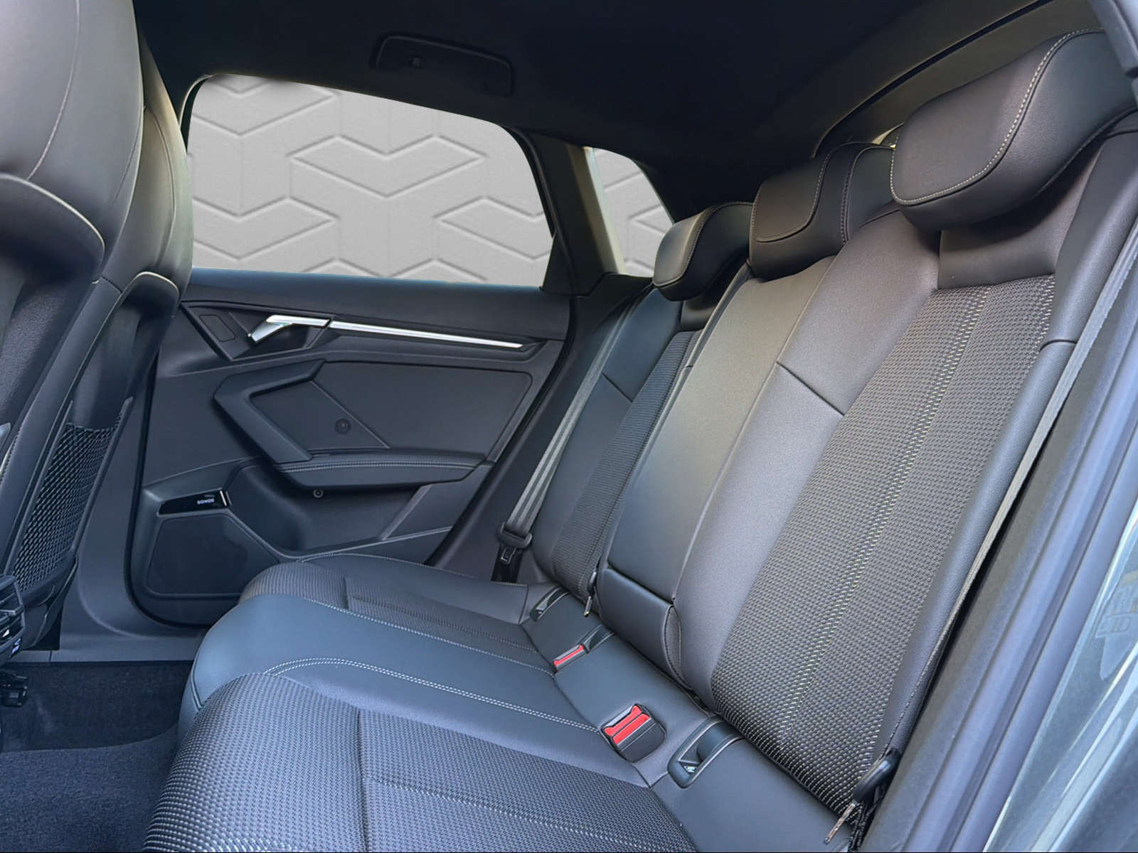 AUDI A3 Sportback TFSI 110 kW Attraction S tronic-image-12