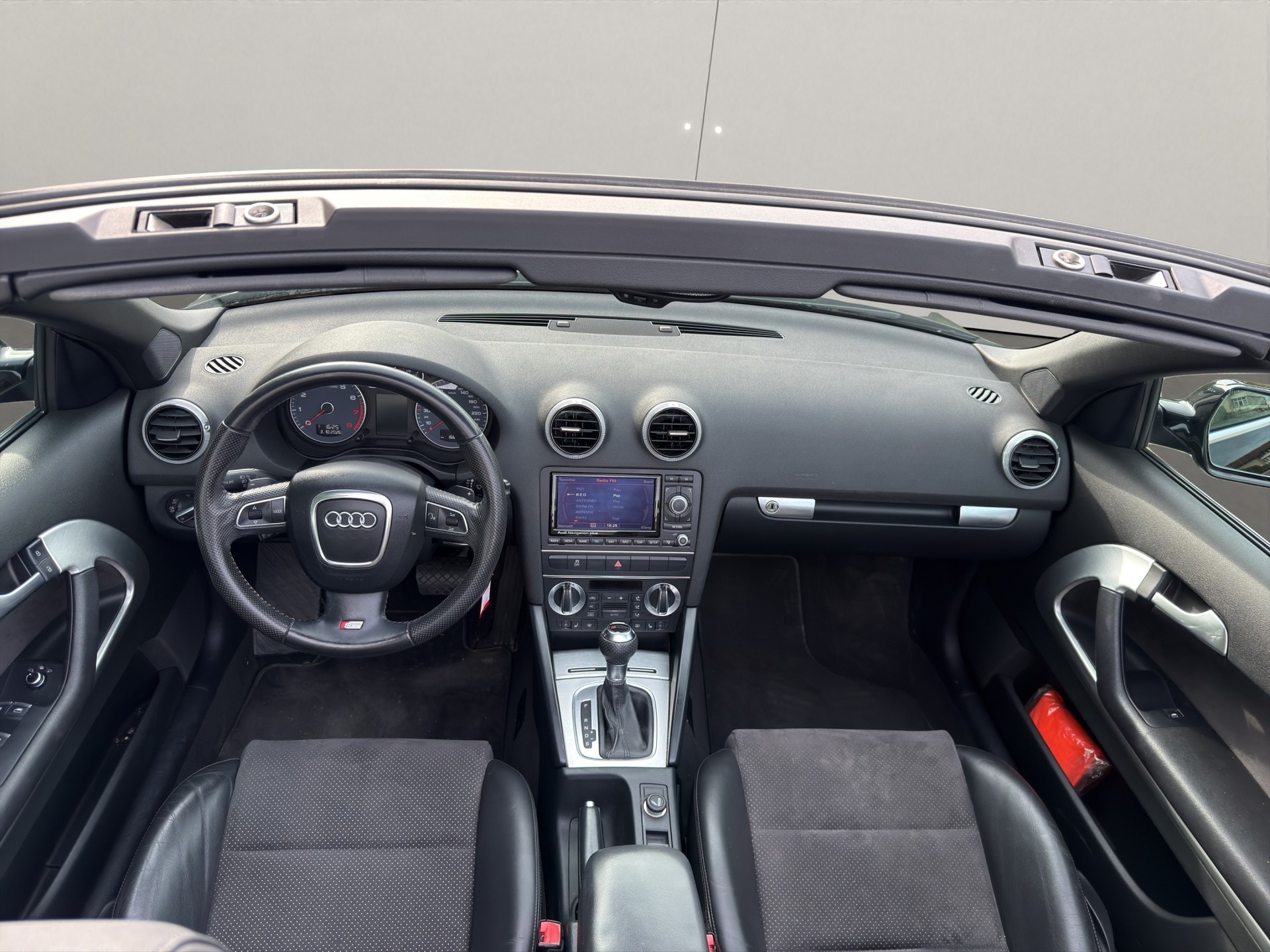 AUDI A3 Cabriolet 1.8 TFSI Ambition S-tronic-image-3
